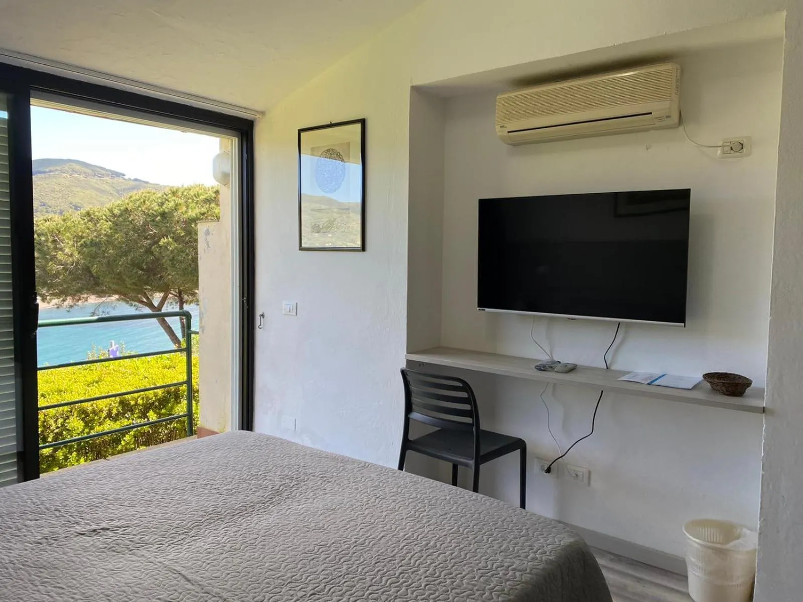 Photo of the whole room, Bed in Hotel Capo Di Stella