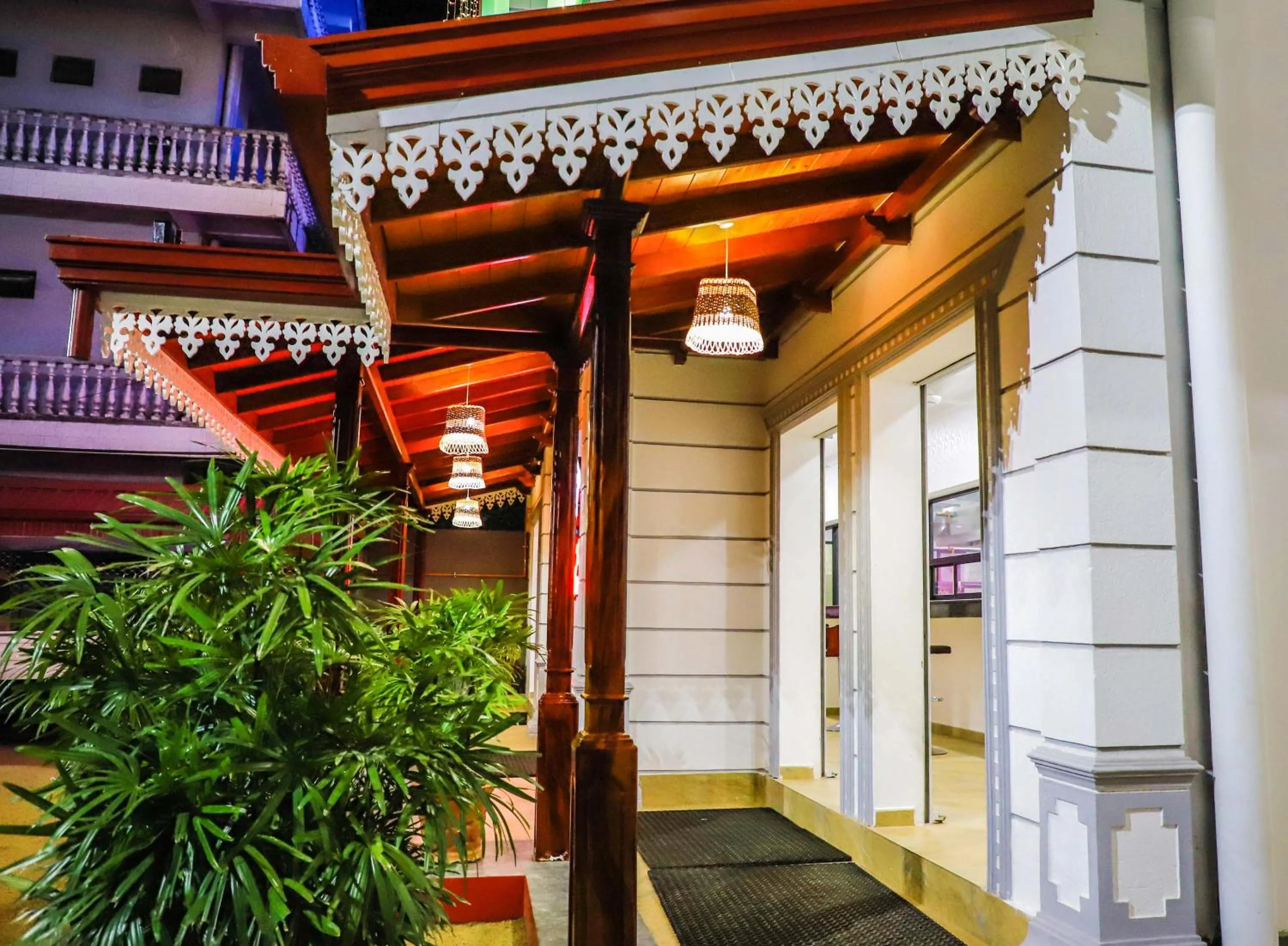 Restaurant/places to eat in Centauria City Hotel