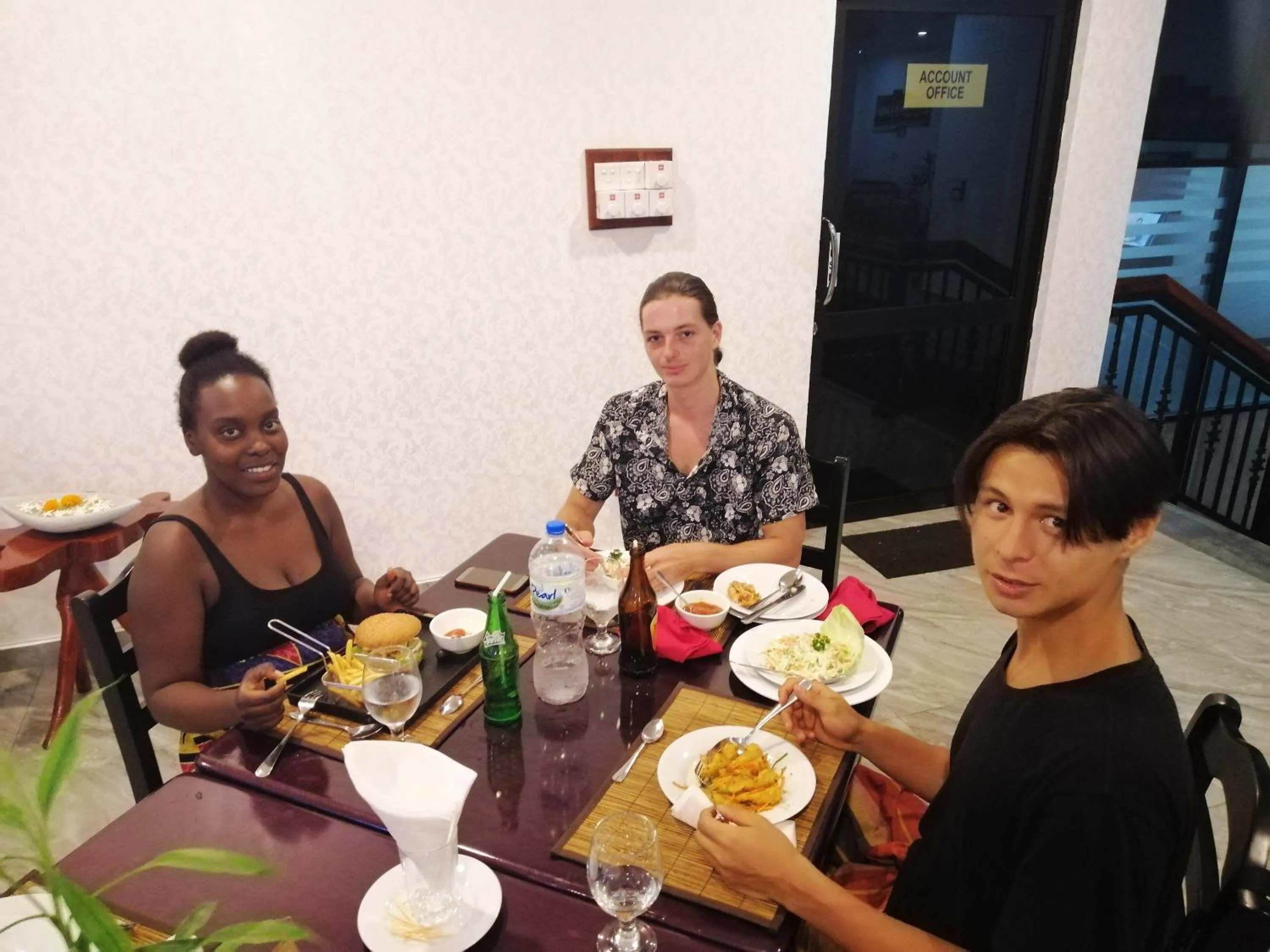 Restaurant/places to eat in Centauria City Hotel