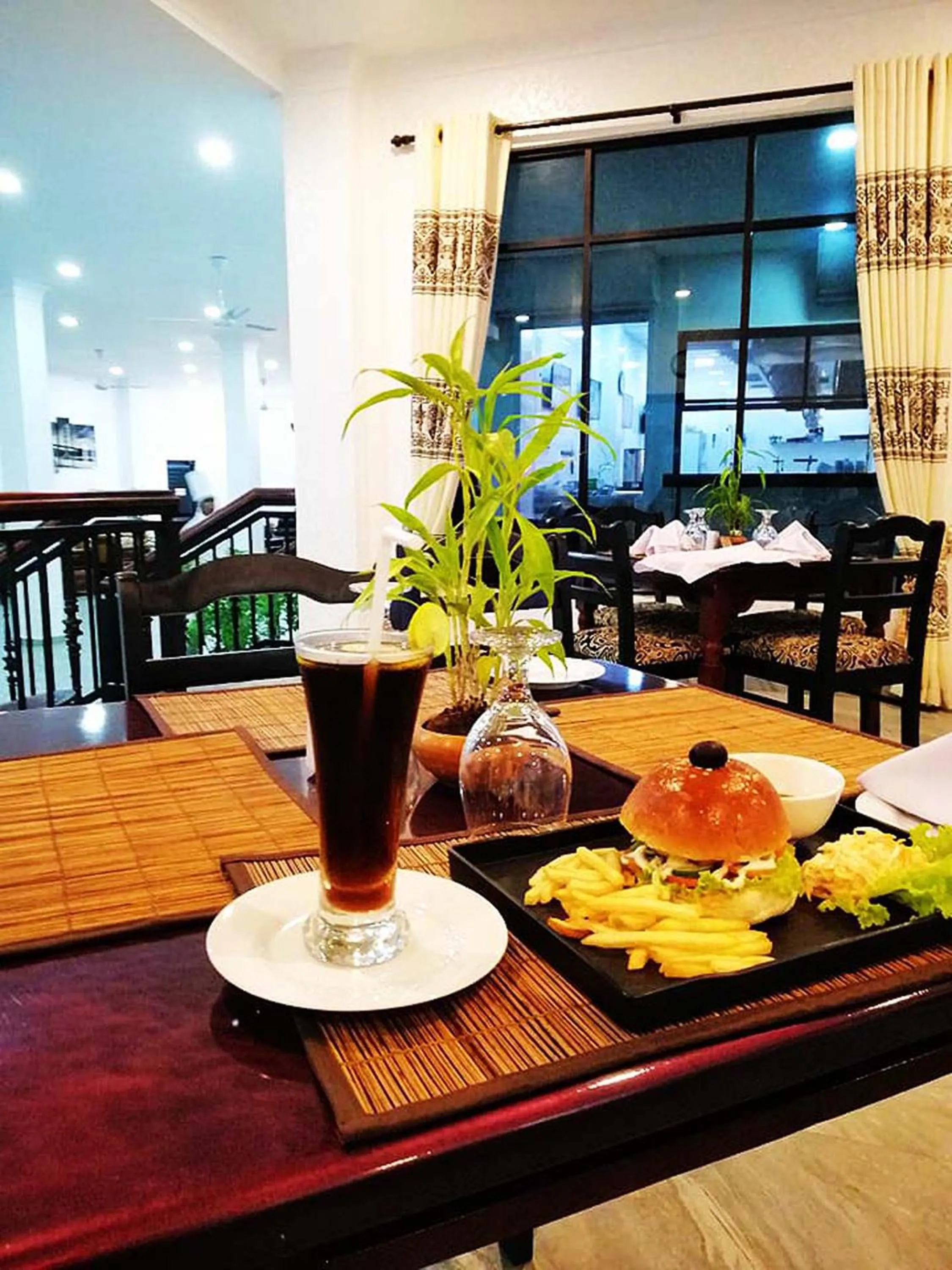 Restaurant/places to eat in Centauria City Hotel