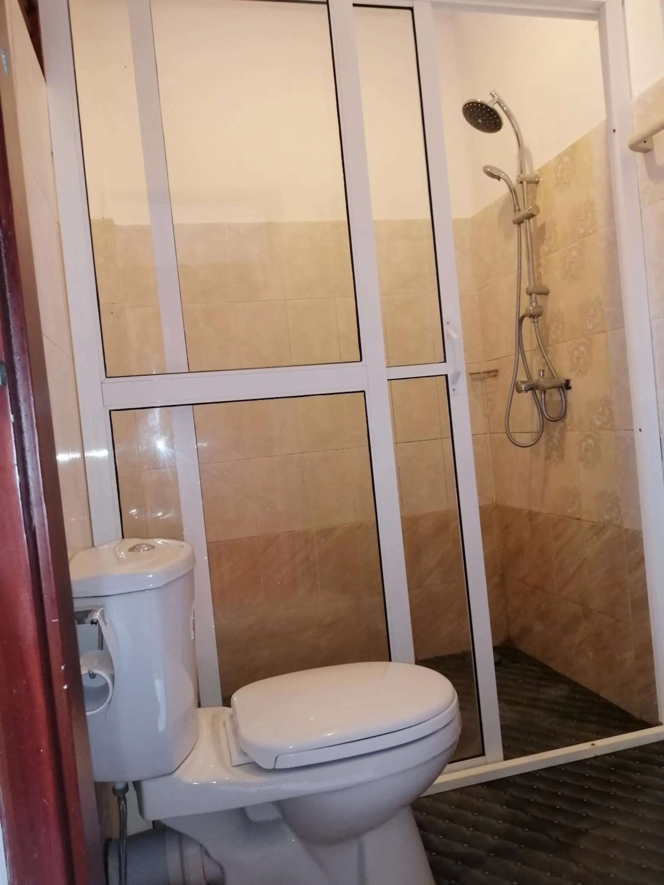 Shower in Centauria City Hotel