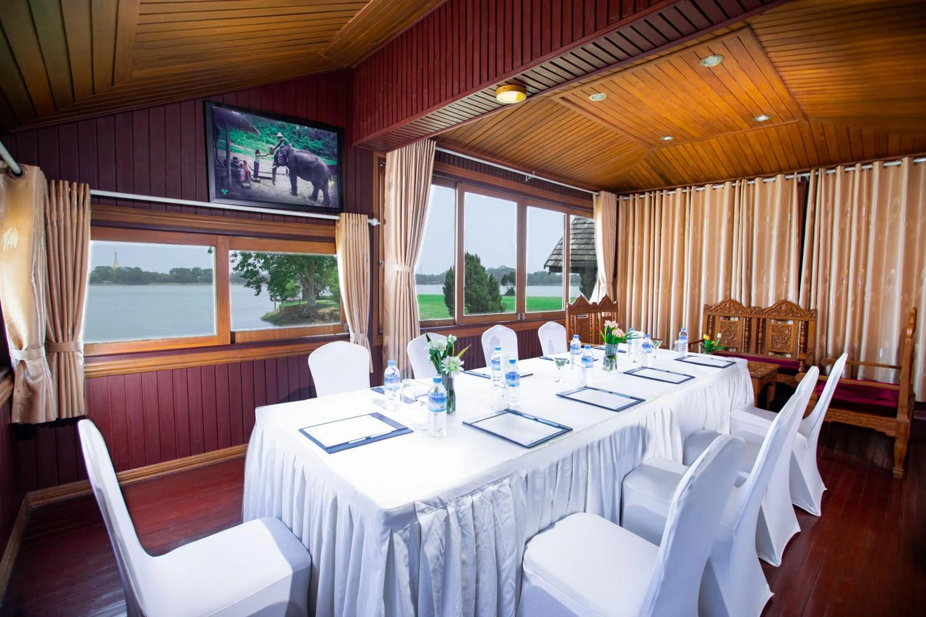 Meeting/conference room in KMA Kaytumadi Hotel