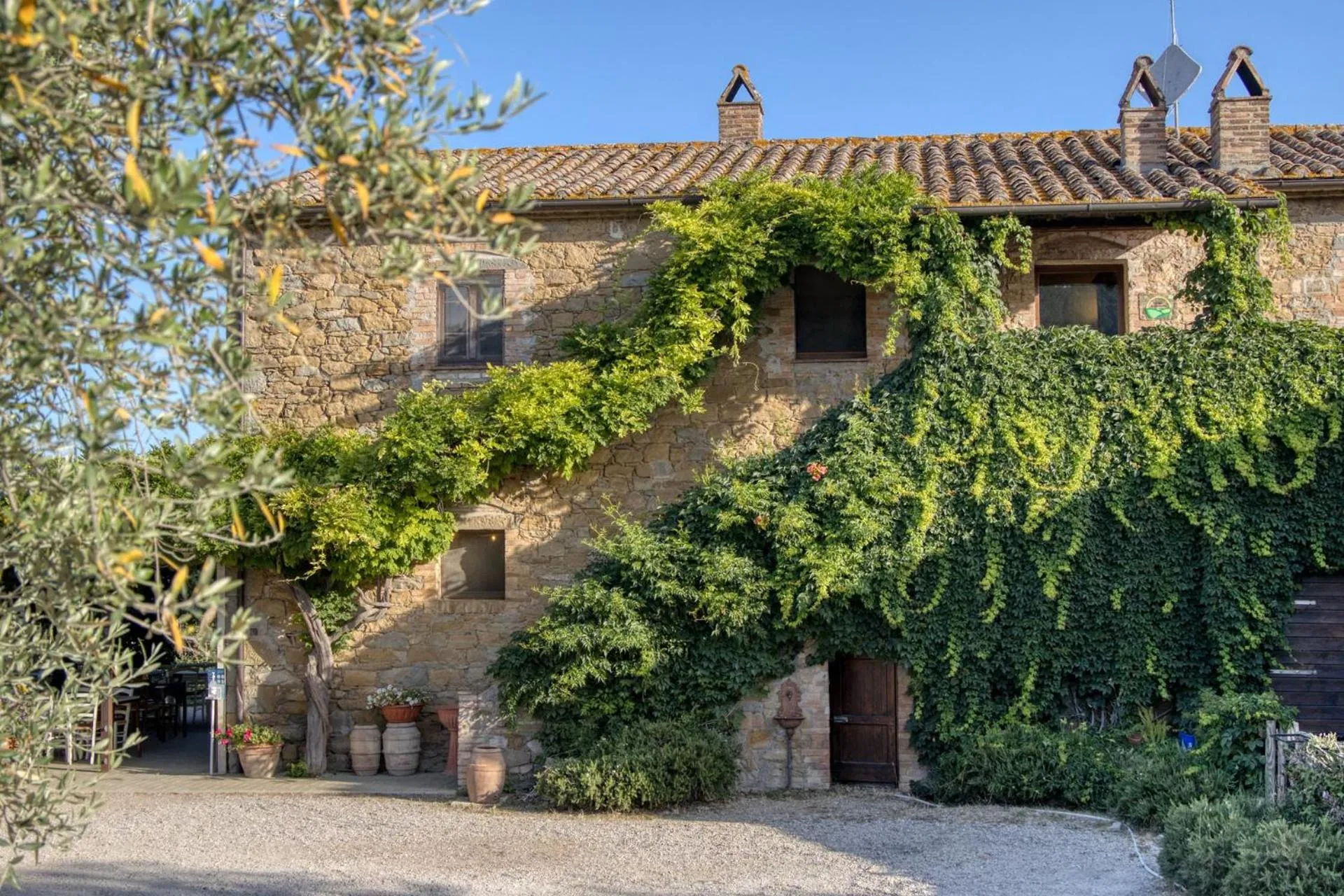 Property building in La Casa Di Campagna