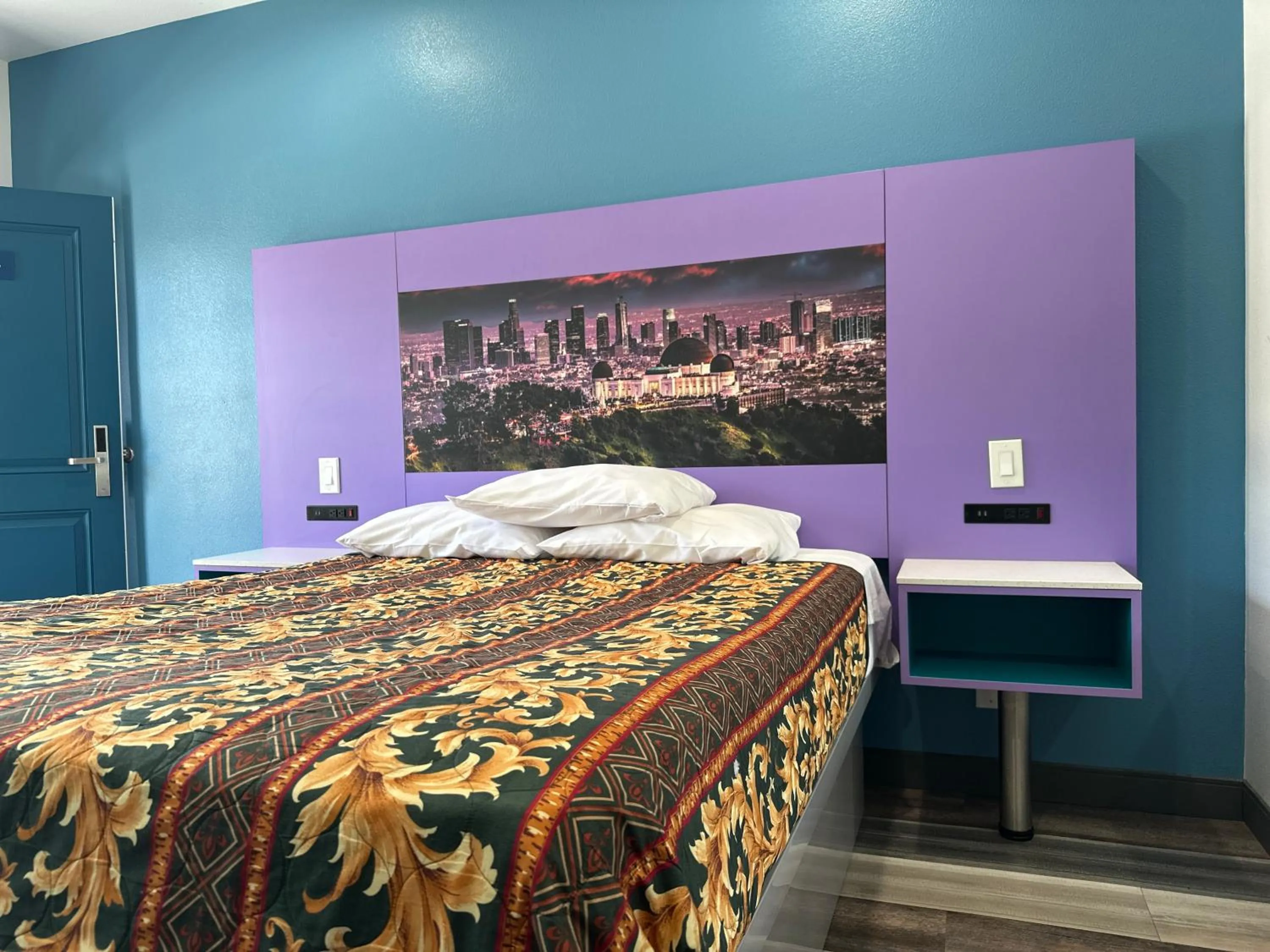 Bed in Fountain Inn Motel - Alhambra, Los Angeles