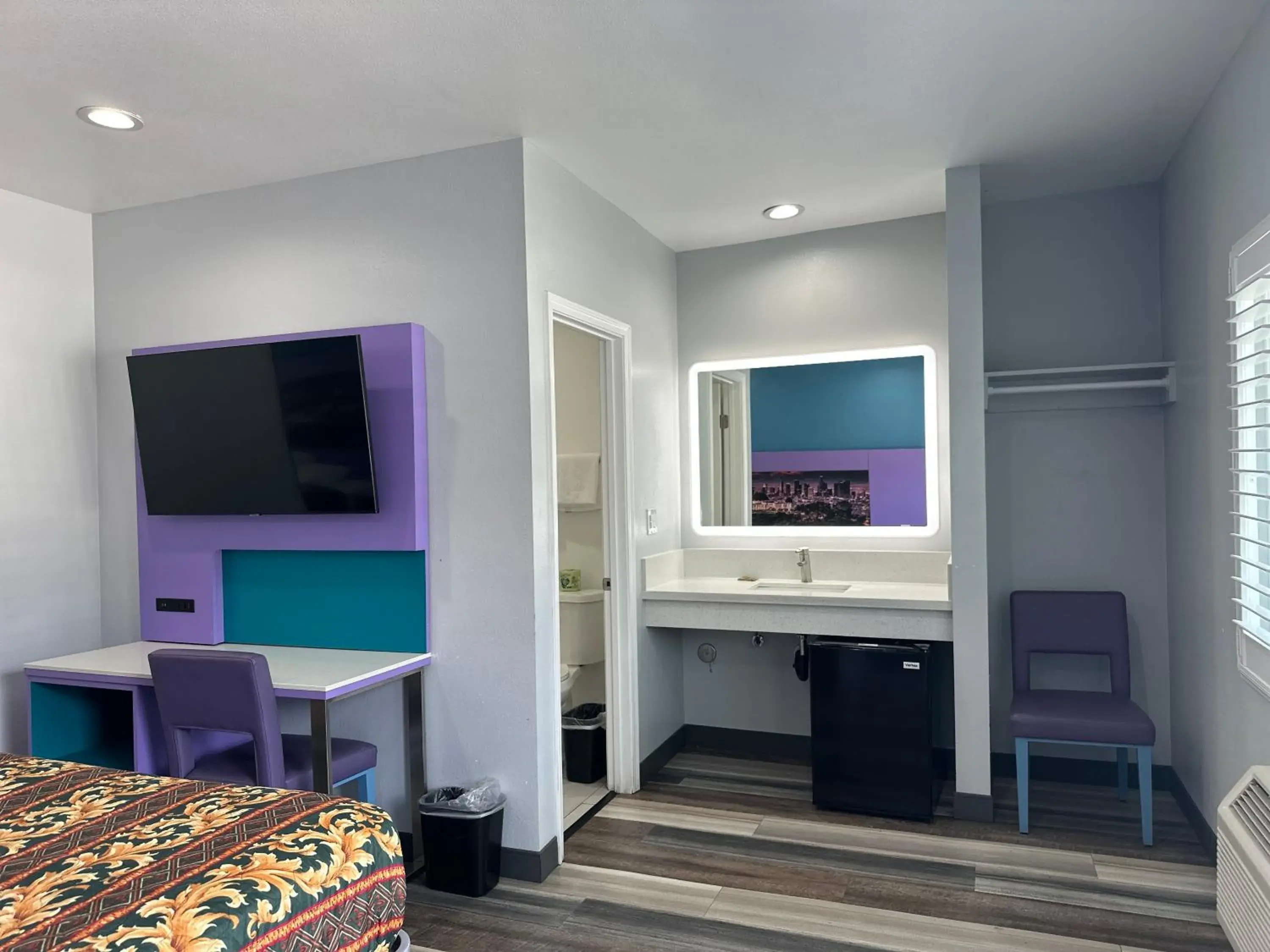 Bed in Fountain Inn Motel - Alhambra, Los Angeles Bed in Fountain Inn Motel - Alhambra, Los Angeles