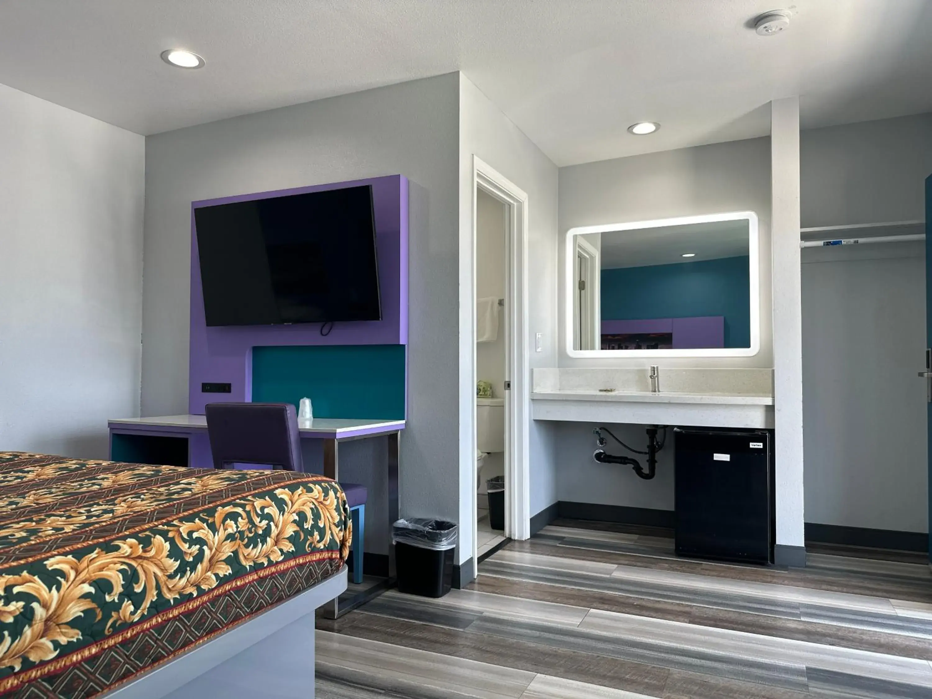 Bed in Fountain Inn Motel - Alhambra, Los Angeles Bed in Fountain Inn Motel - Alhambra, Los Angeles