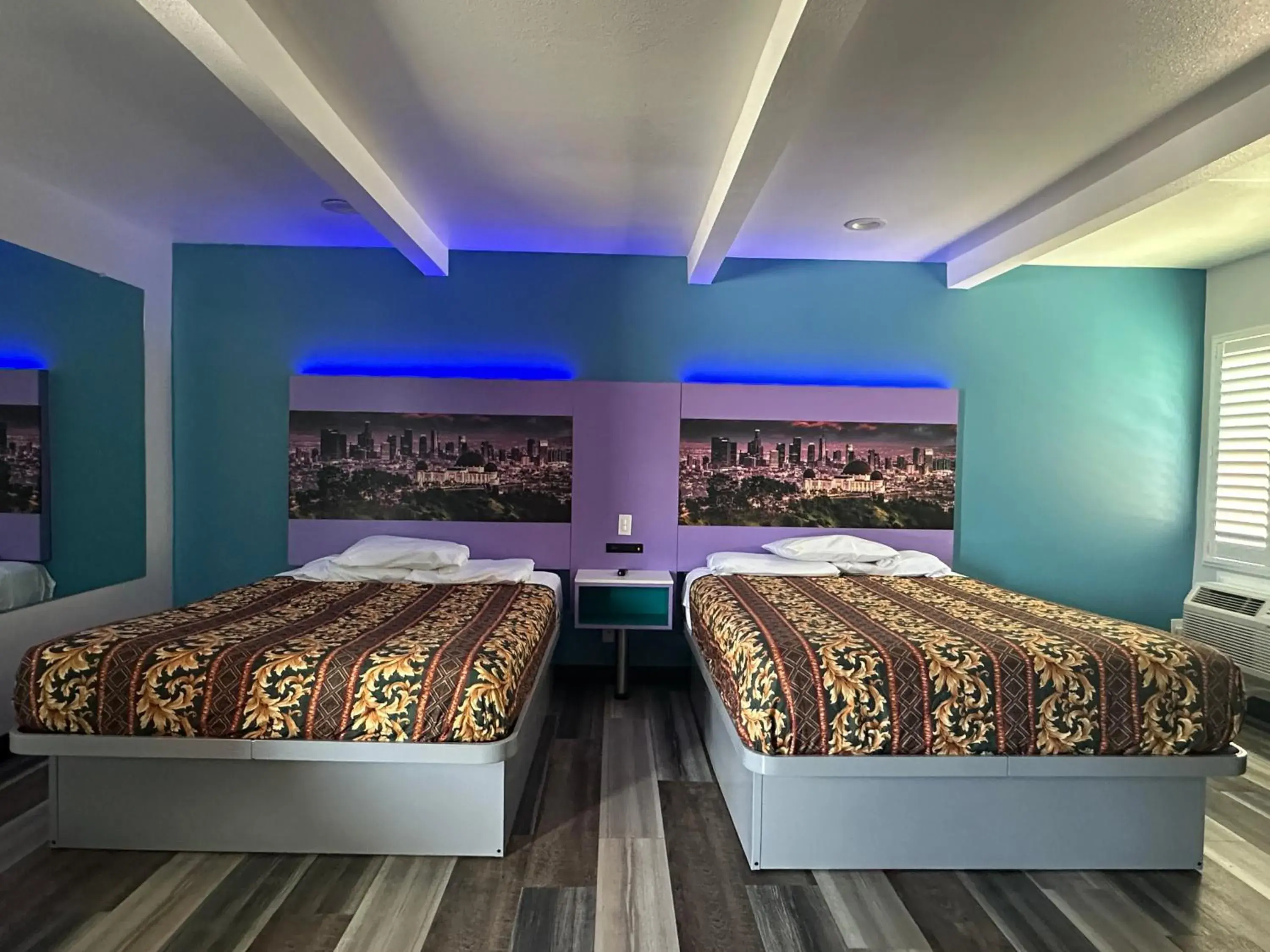 Queen Room with Two Queen Beds in Fountain Inn Motel - Alhambra, Los Angeles Queen Room with Two Queen Beds in Fountain Inn Motel - Alhambra, Los Angeles