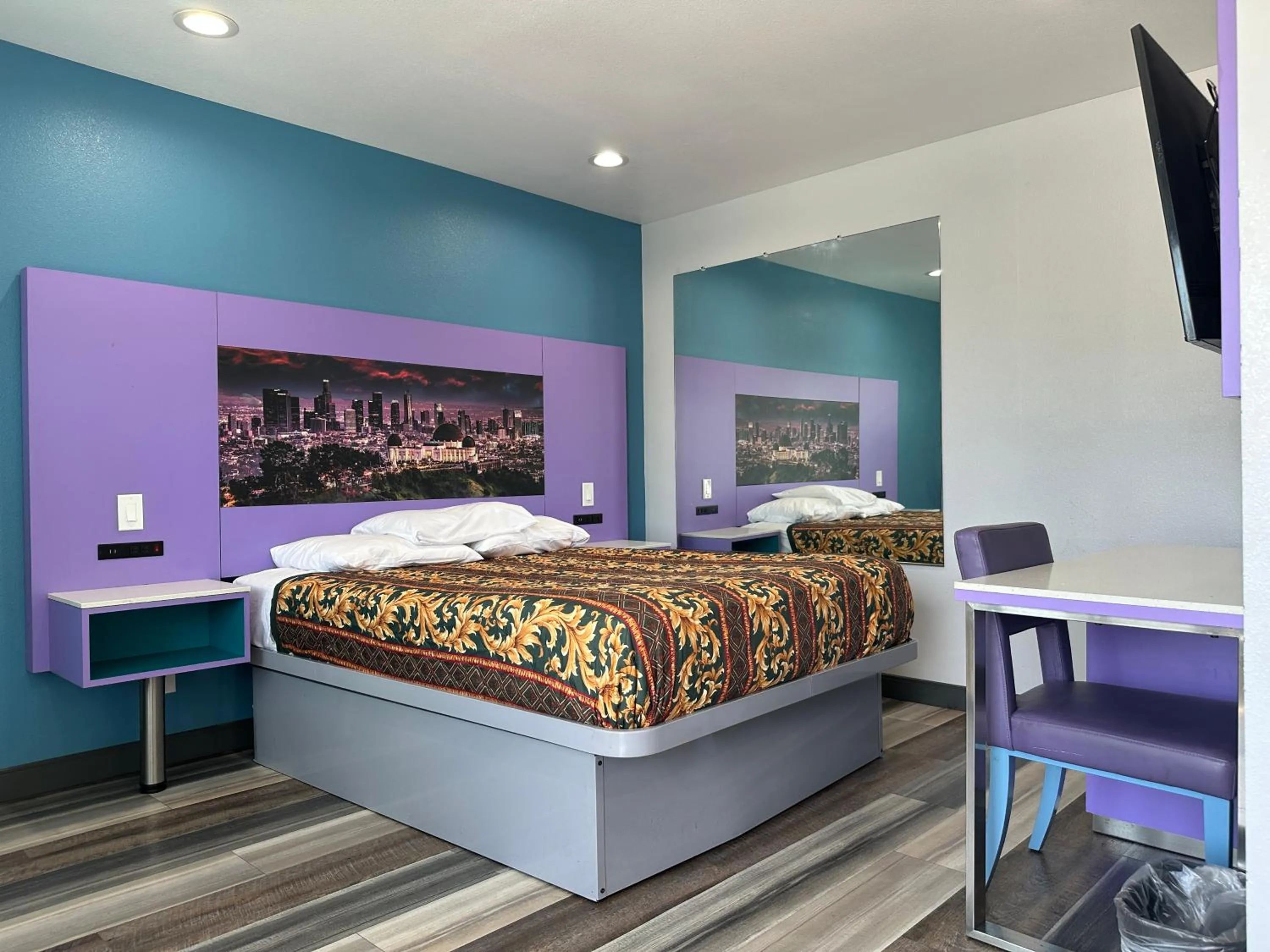 Bed in Fountain Inn Motel - Alhambra, Los Angeles