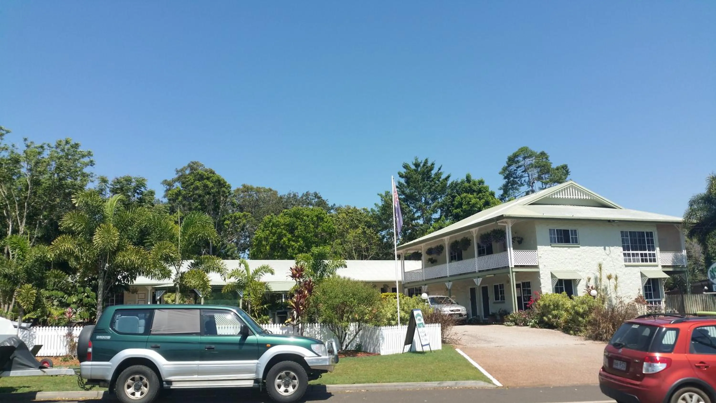 Facade/entrance in Yungaburra Park Motel