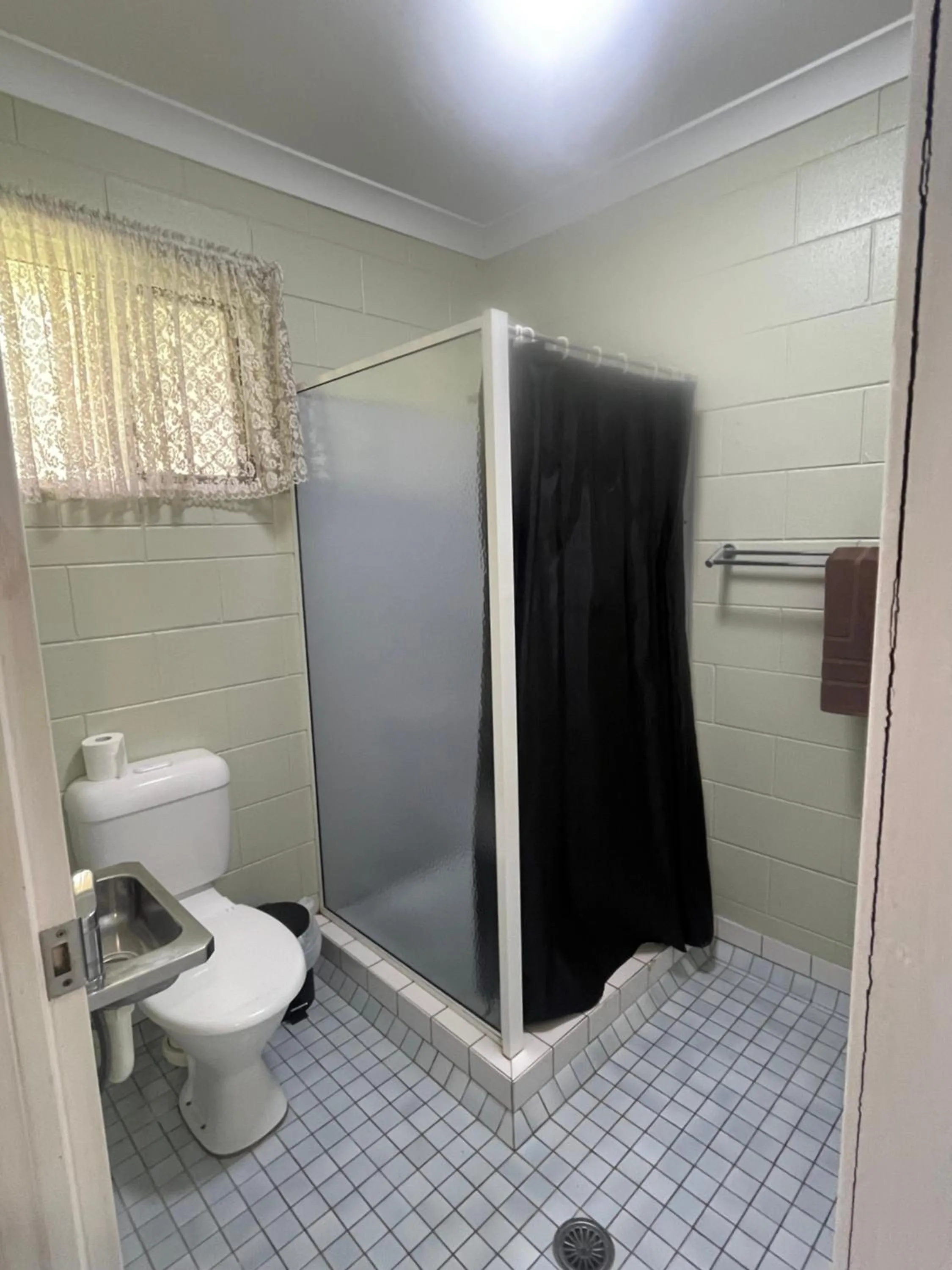 Bathroom in Yungaburra Park Motel