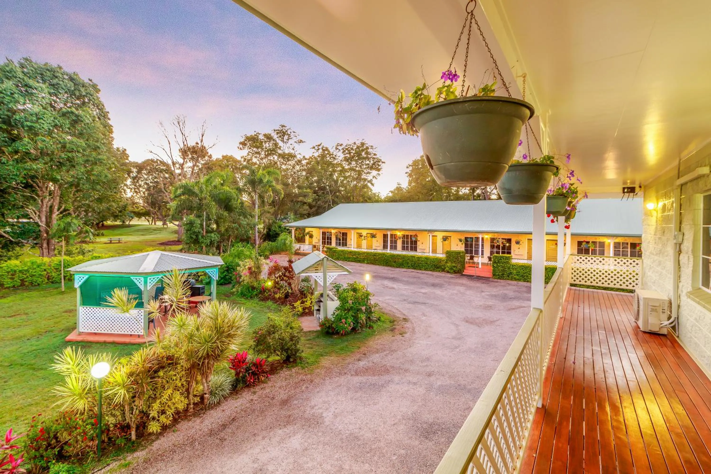 Patio in Yungaburra Park Motel