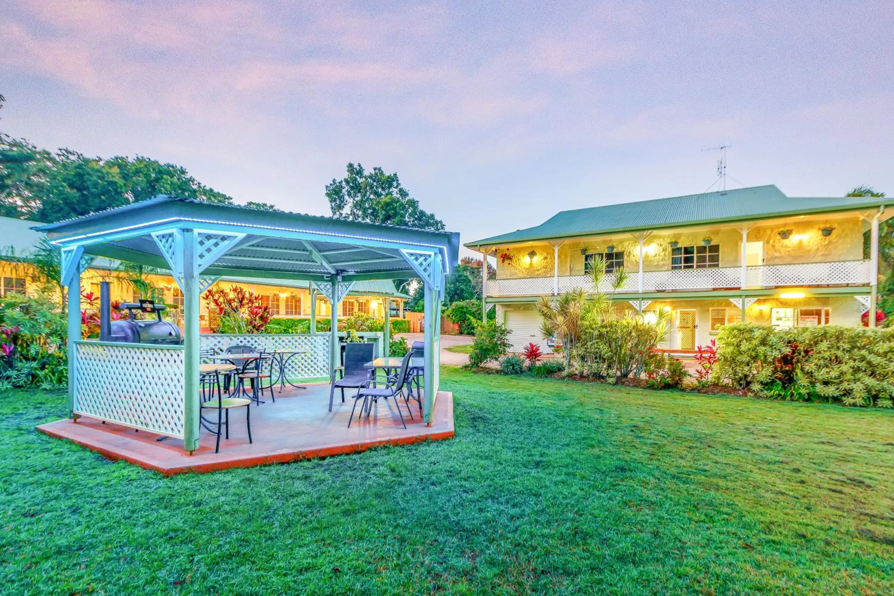 BBQ facilities in Yungaburra Park Motel