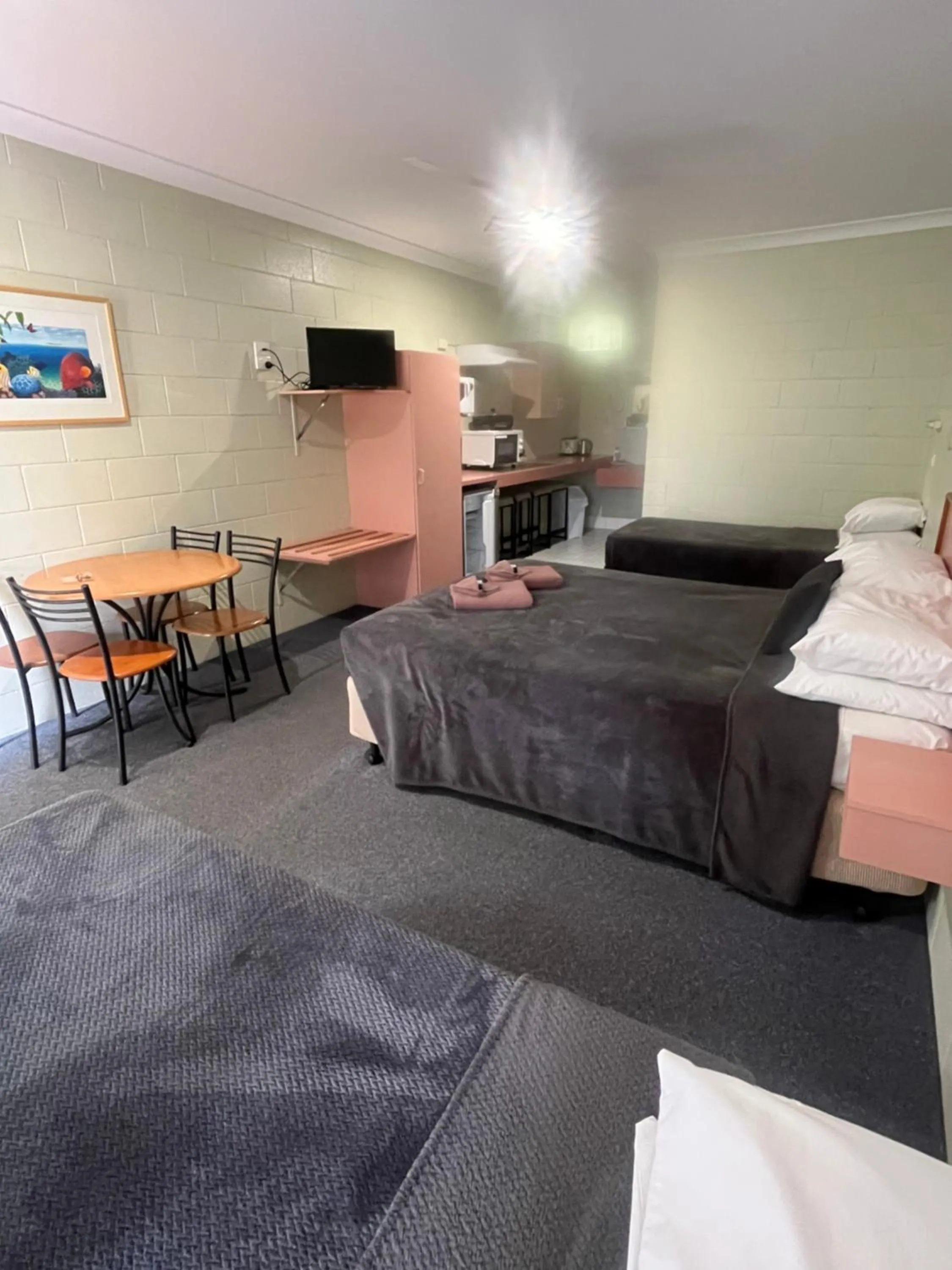 Photo of the whole room, Bed in Yungaburra Park Motel