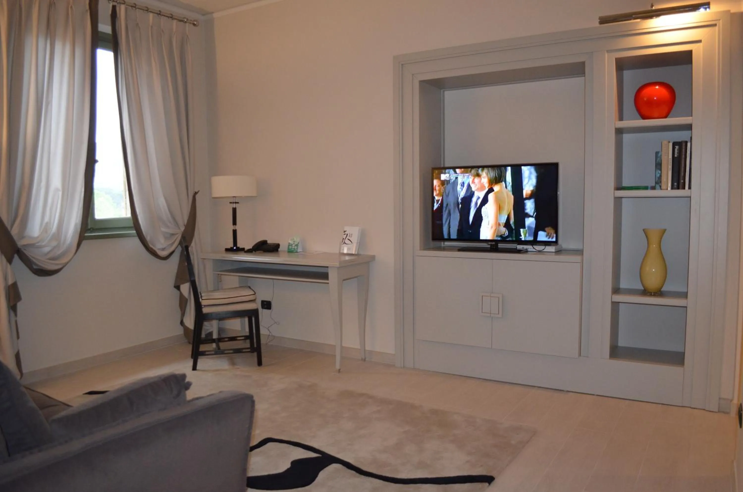TV and multimedia in Grand Hotel Nizza Et Suisse