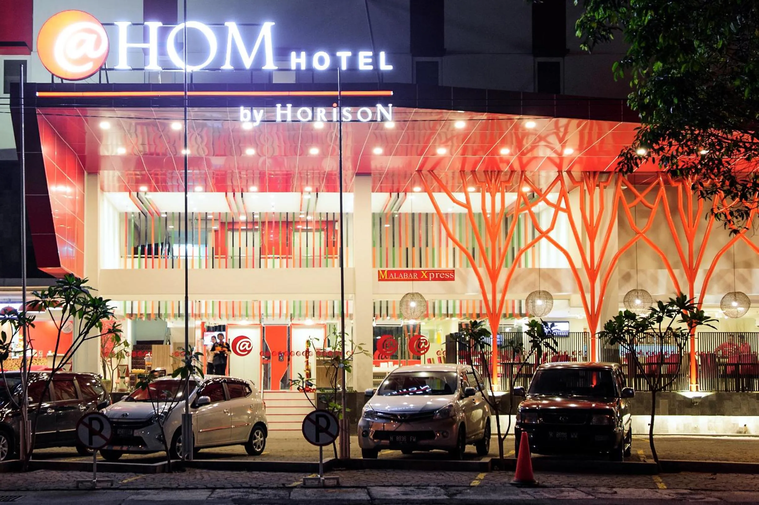 Facade/entrance in HOM Hotel Kudus by Horison Group
