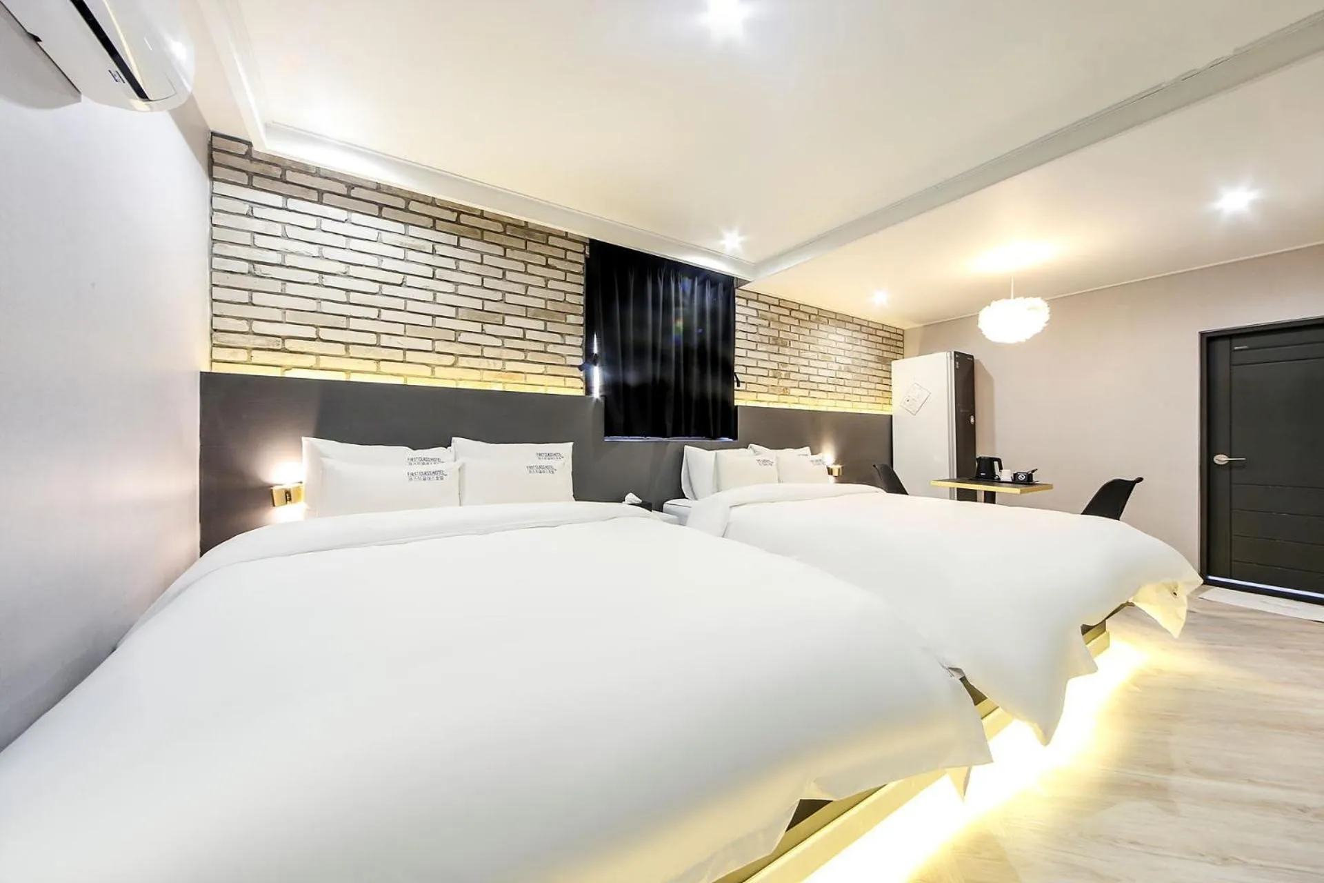 Bed in Masan First Class Hotel