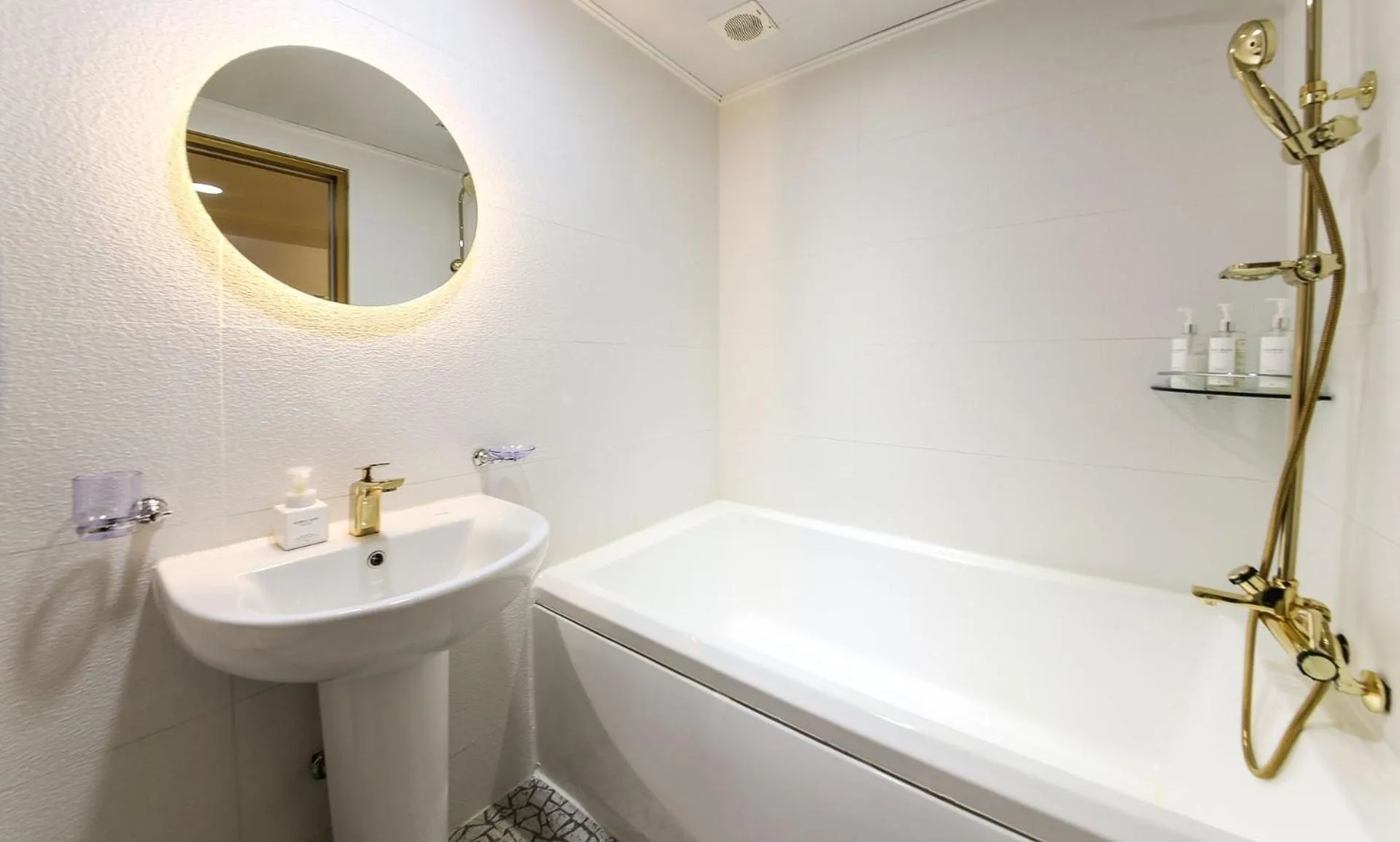 Masan First Class Hotel