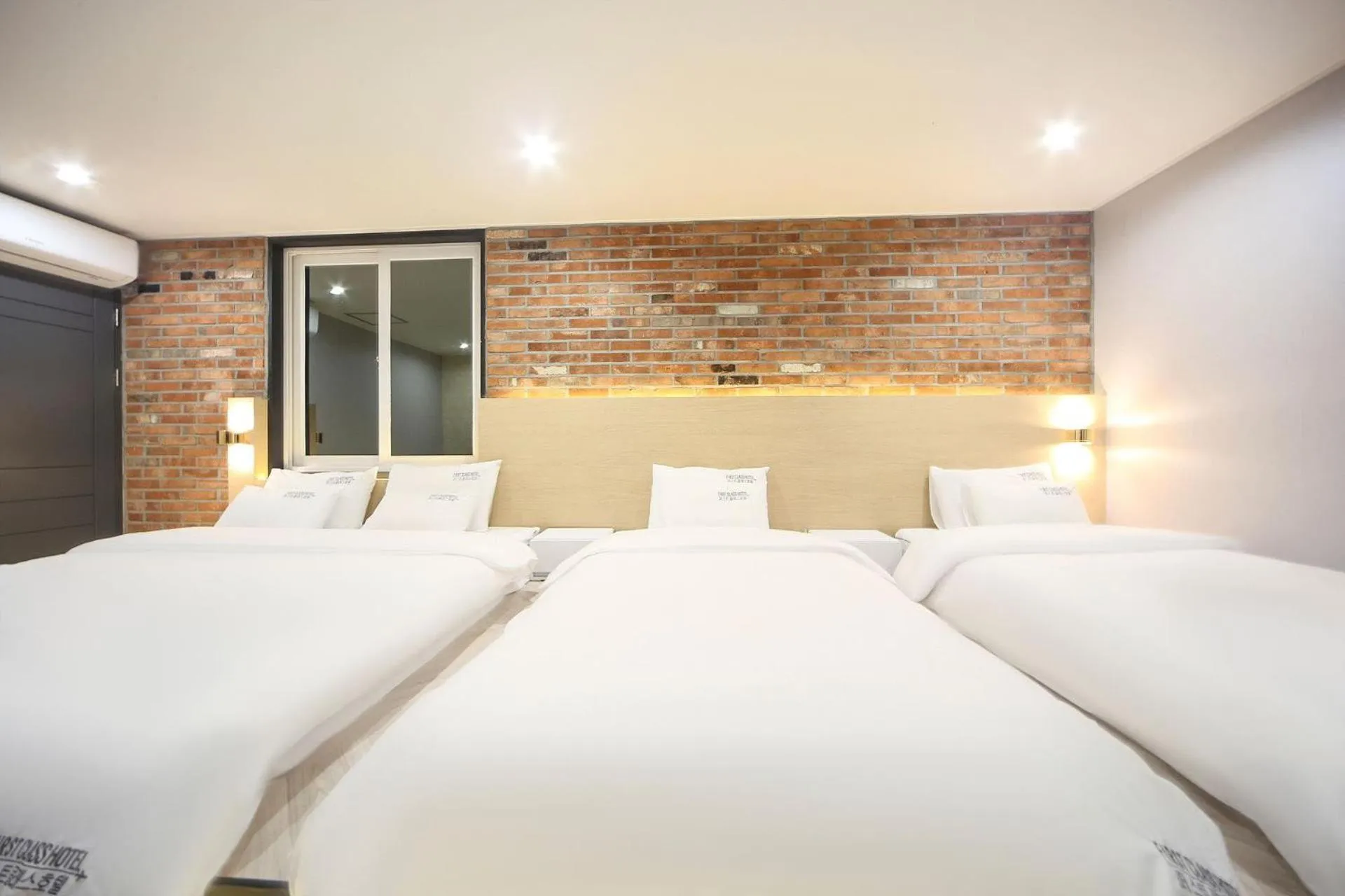 Bed in Masan First Class Hotel