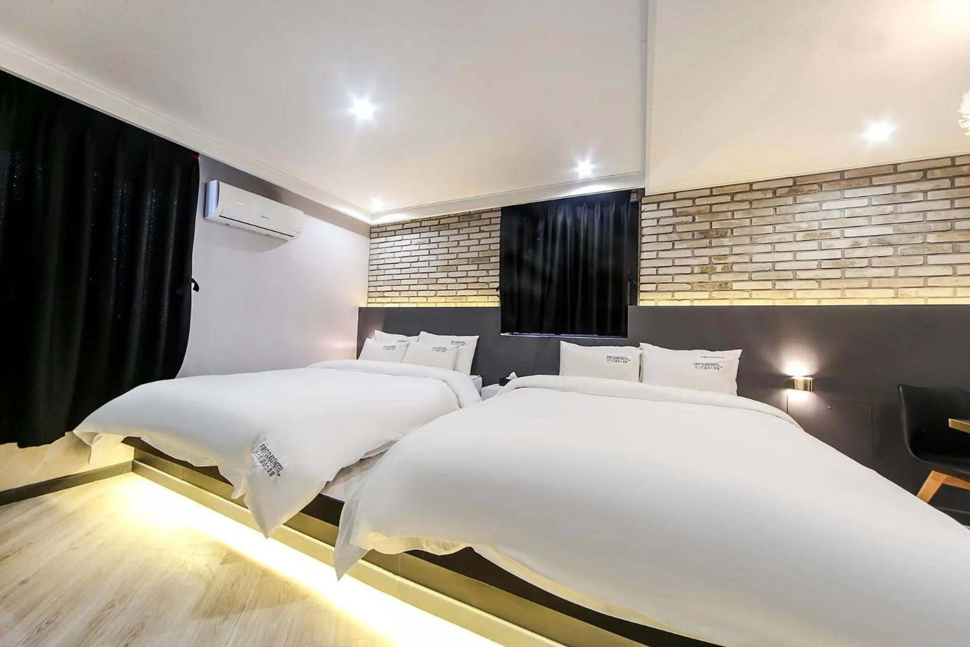 Bed in Masan First Class Hotel