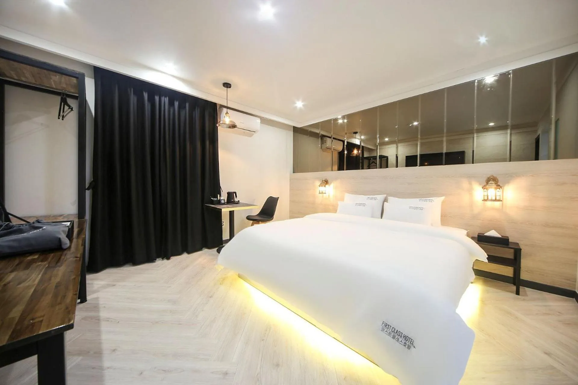 Bed in Masan First Class Hotel