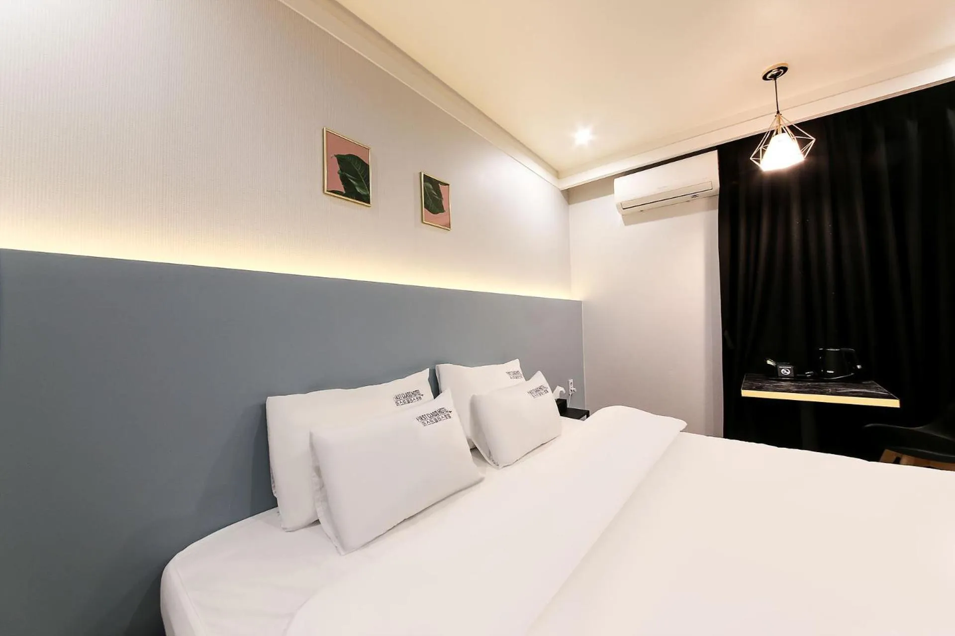 Bed in Masan First Class Hotel