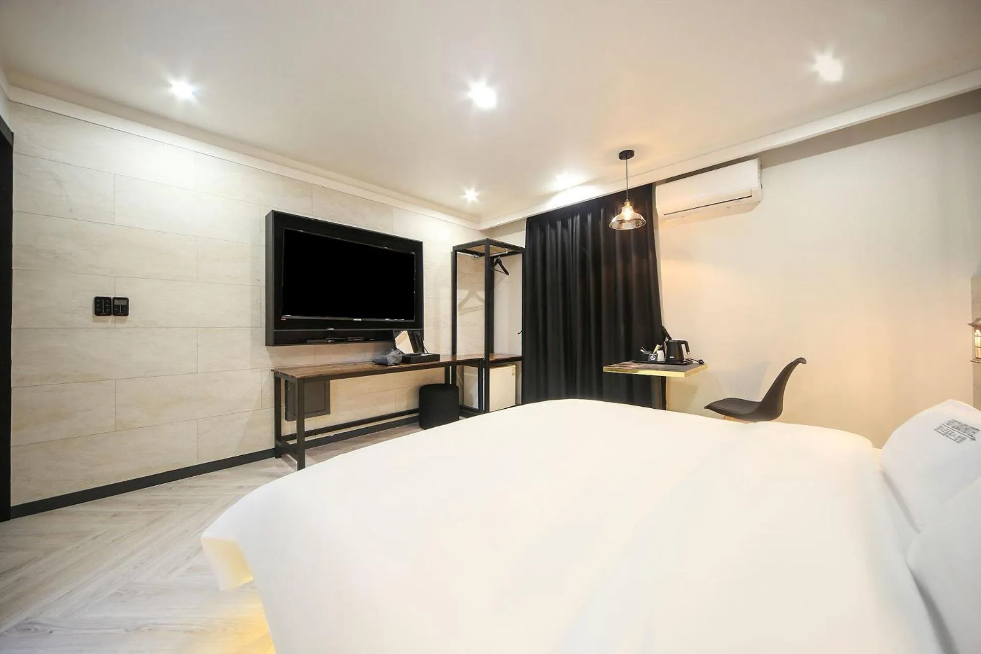 Bed in Masan First Class Hotel