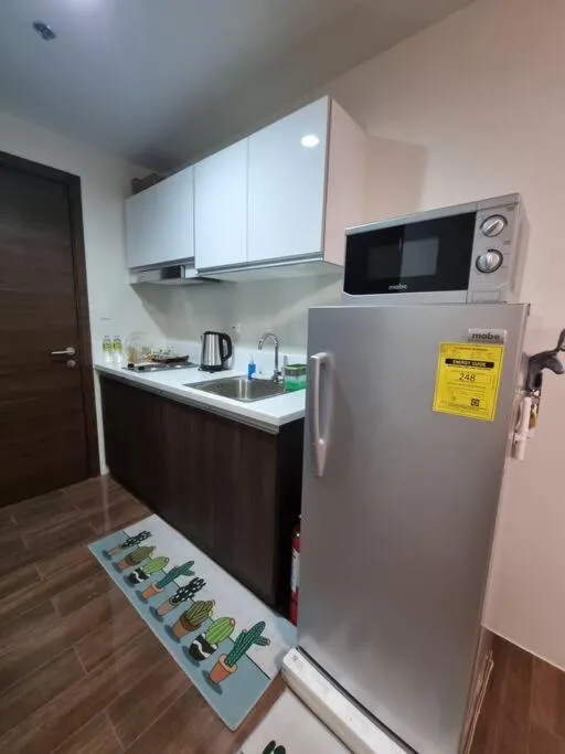 Kitchen or kitchenette in Great View 1 BR Condo in Makati near Trident Tower