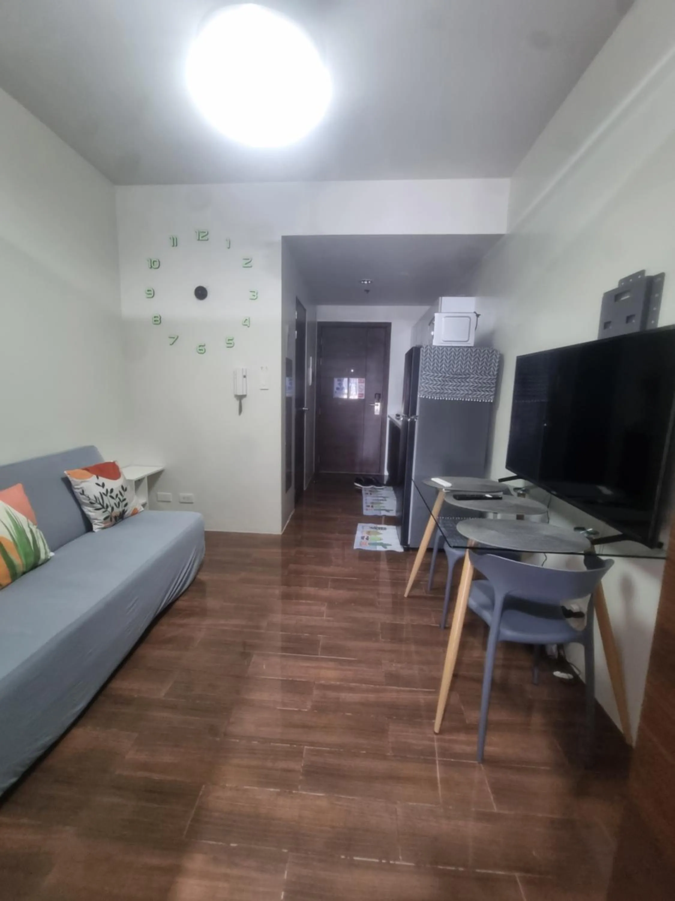 Kitchen or kitchenette in Great View 1 BR Condo in Makati near Trident Tower