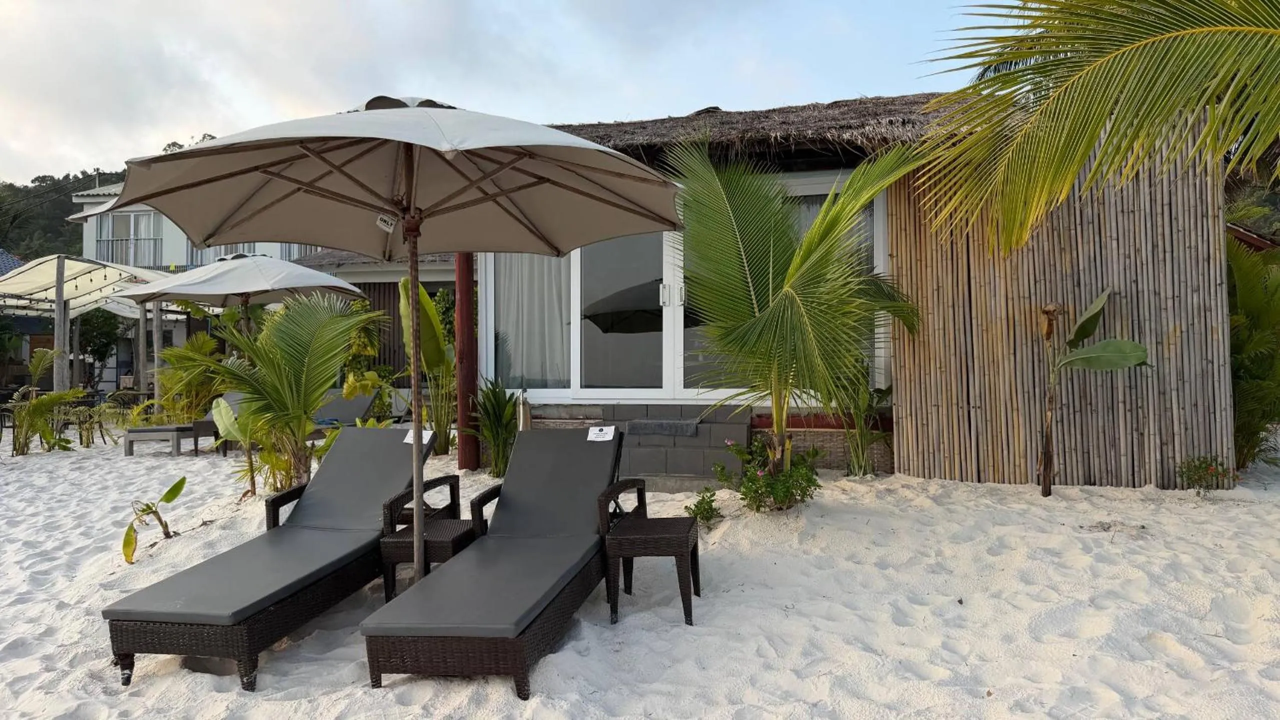 WHITE SAND ARK RESORT