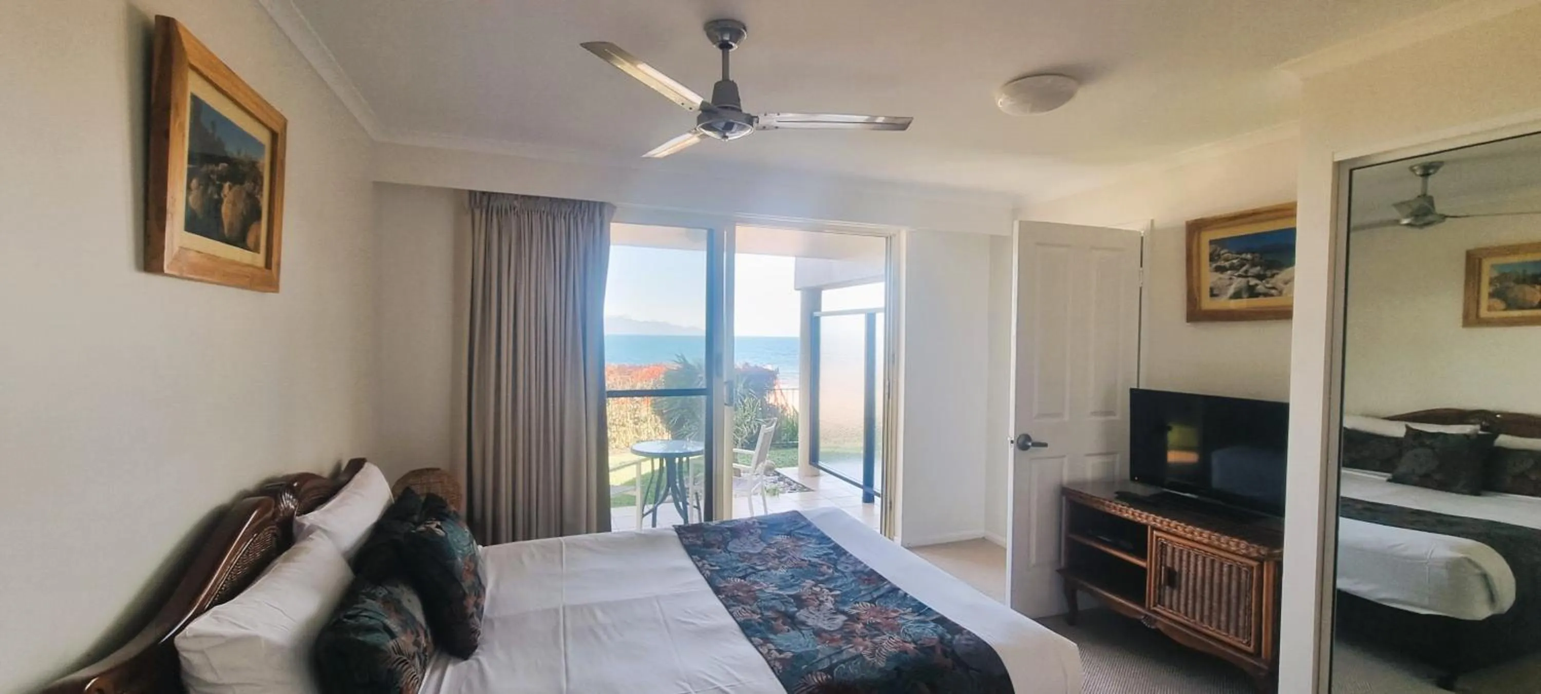 Bed in Rose Bay Resort