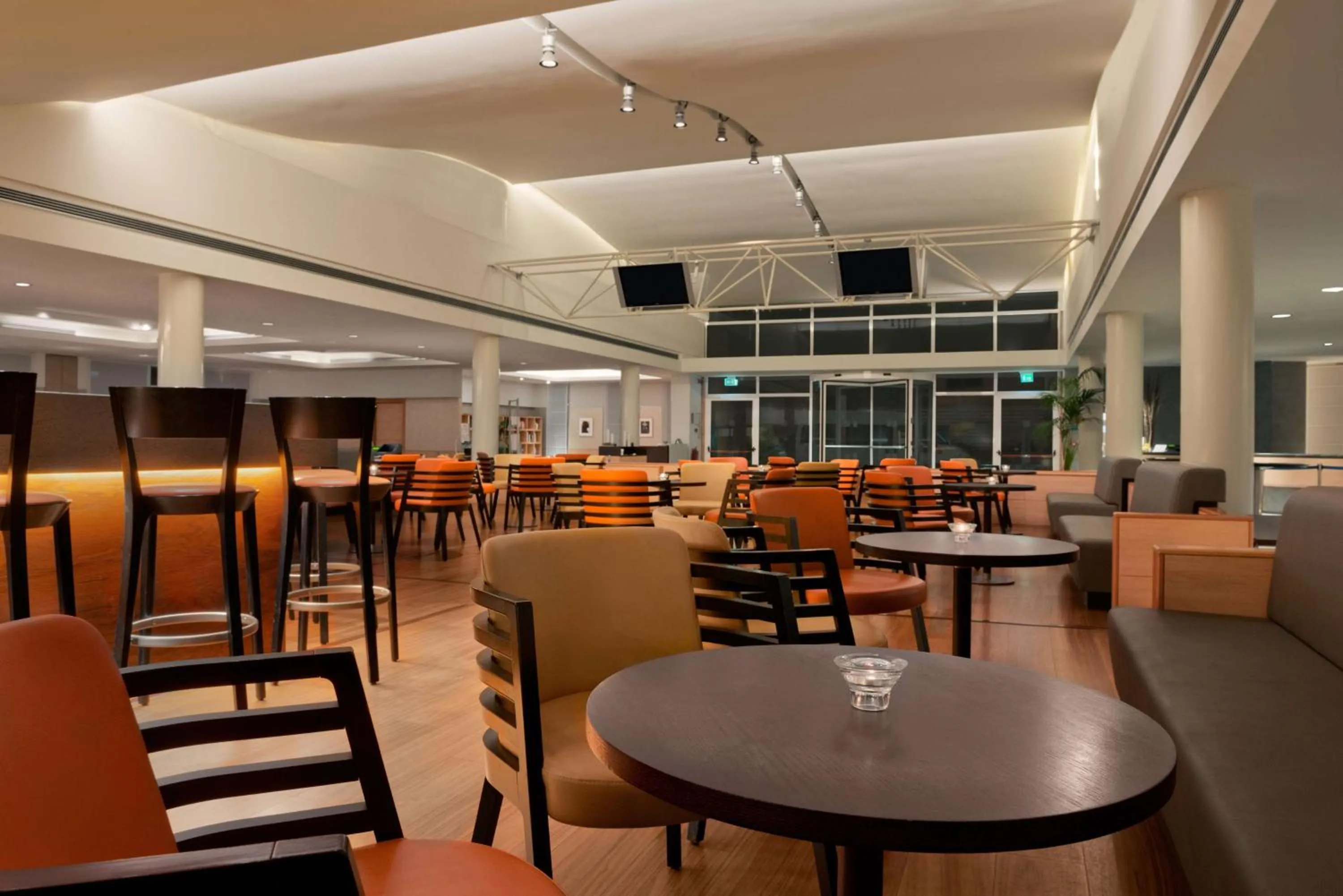 Lounge or bar in Hilton Garden Inn Rome Airport