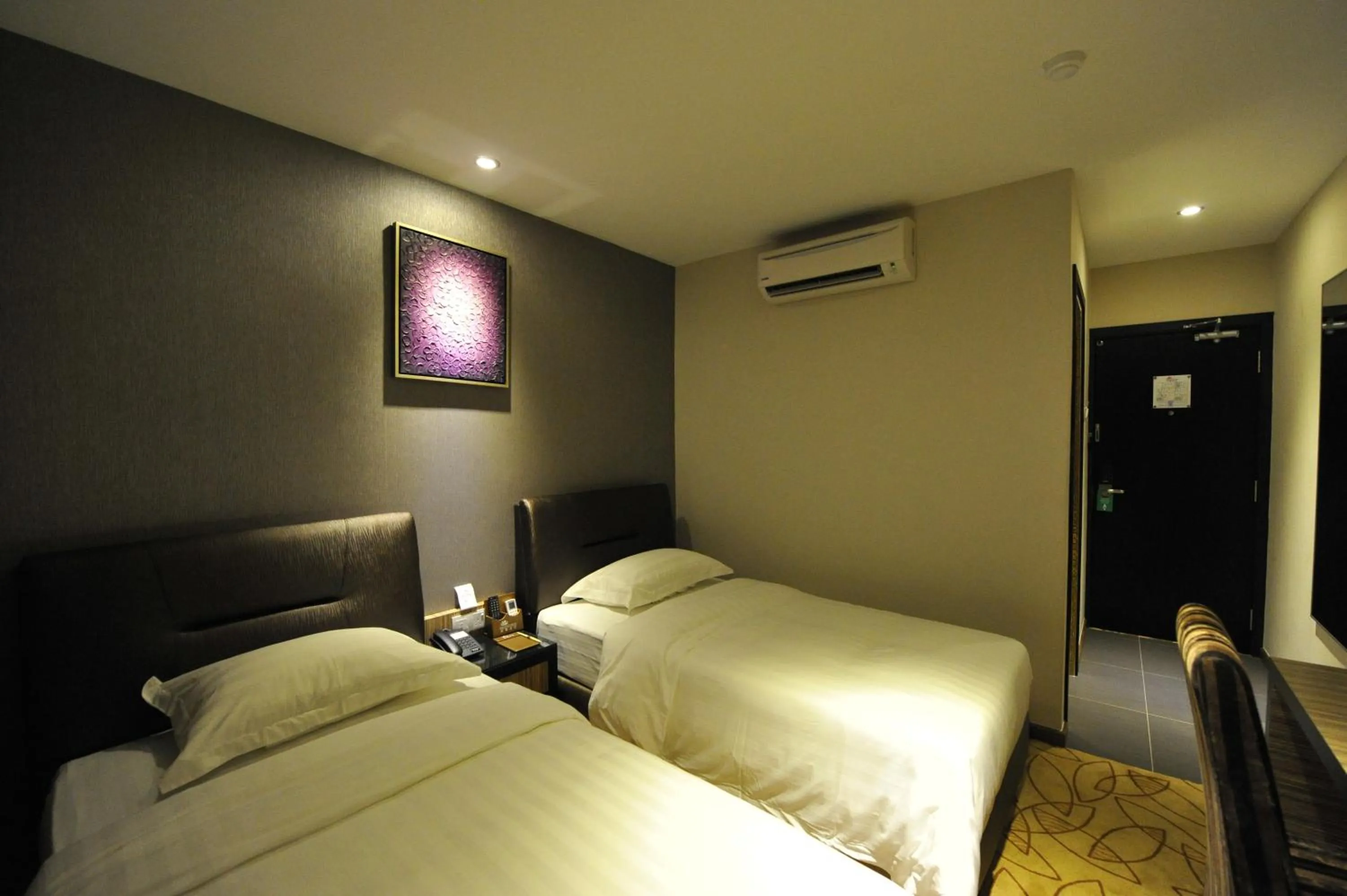 Deluxe Twin Room in Milano Hotel