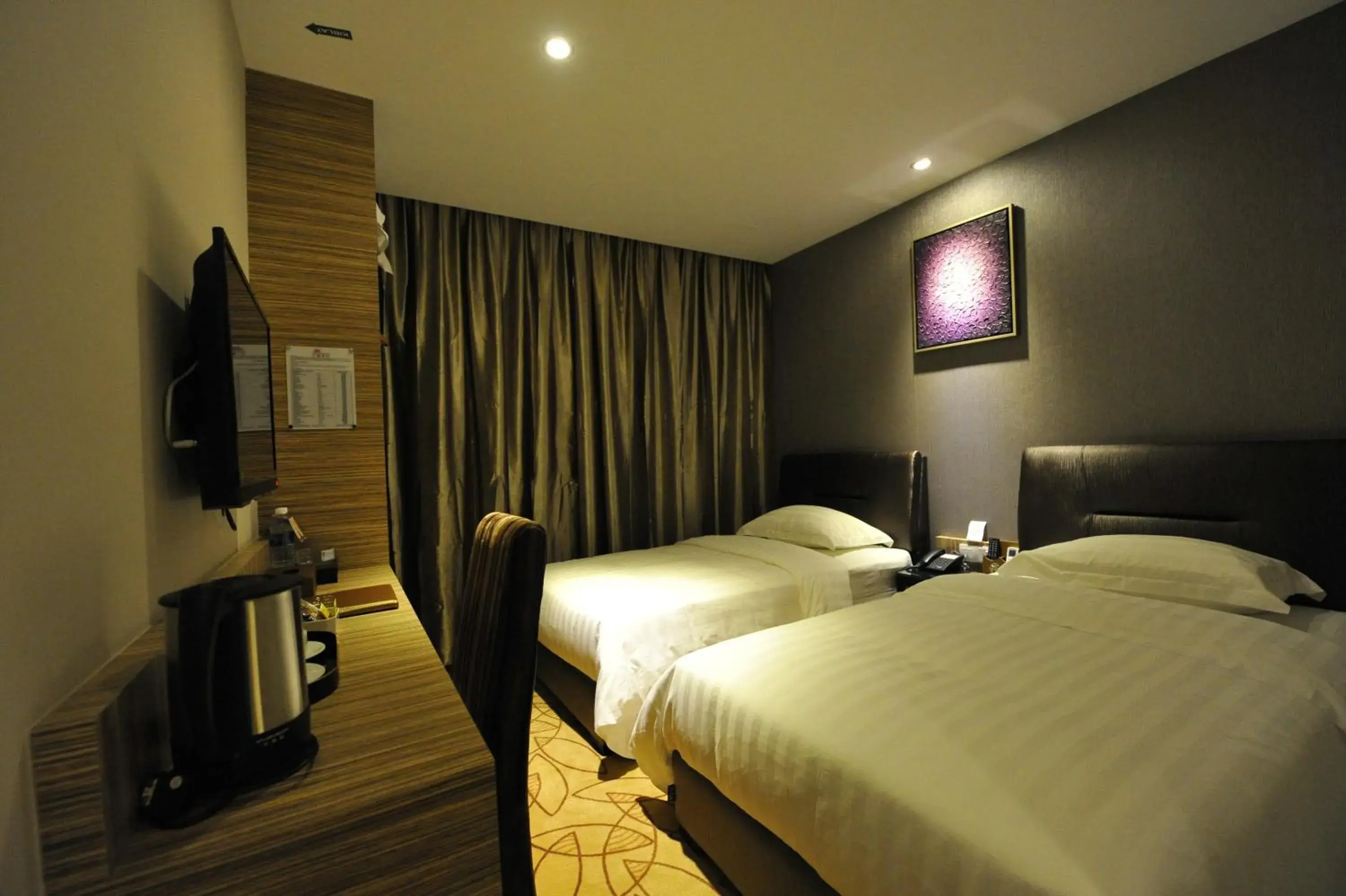 Photo of the whole room, Bed in Milano Hotel Photo of the whole room, Bed in Milano Hotel