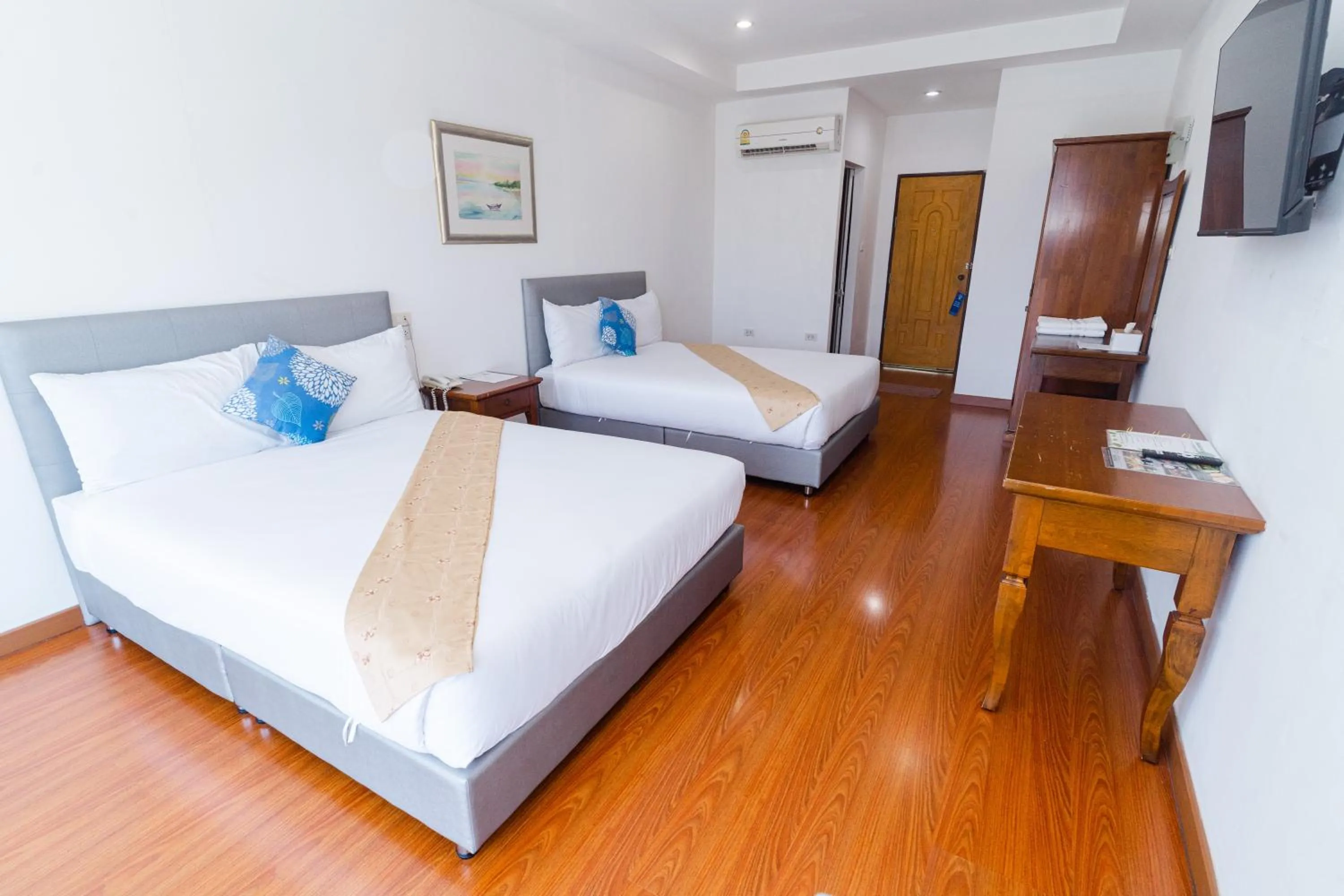 Photo of the whole room, Bed in Baan Suan Khun Ta and Golf Resort