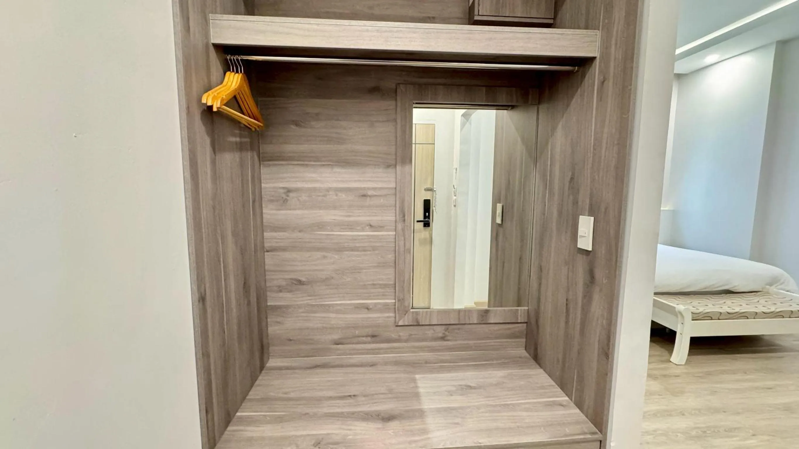 wardrobe, Bed in Baan Suan Khun Ta and Golf Resort