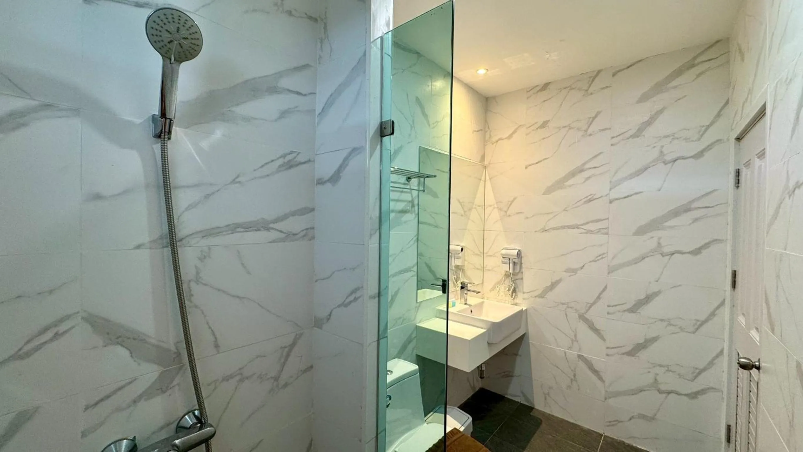 Shower in Baan Suan Khun Ta and Golf Resort