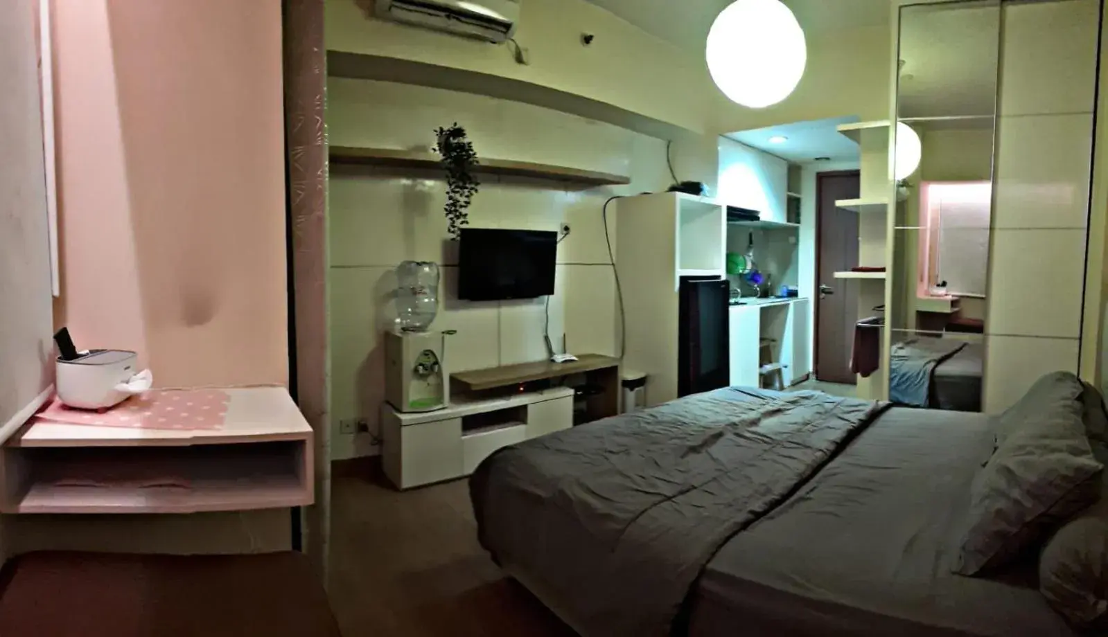 Photo of the whole room in iRoom Margonda Residence 345 Photo of the whole room in iRoom Margonda Residence 345