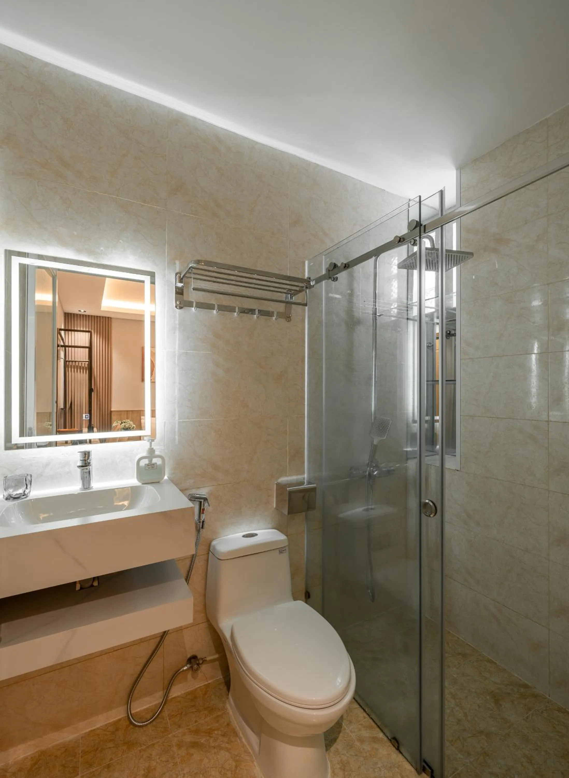 Toilet in The Cozy Inn Hotel Ho Chi Minh