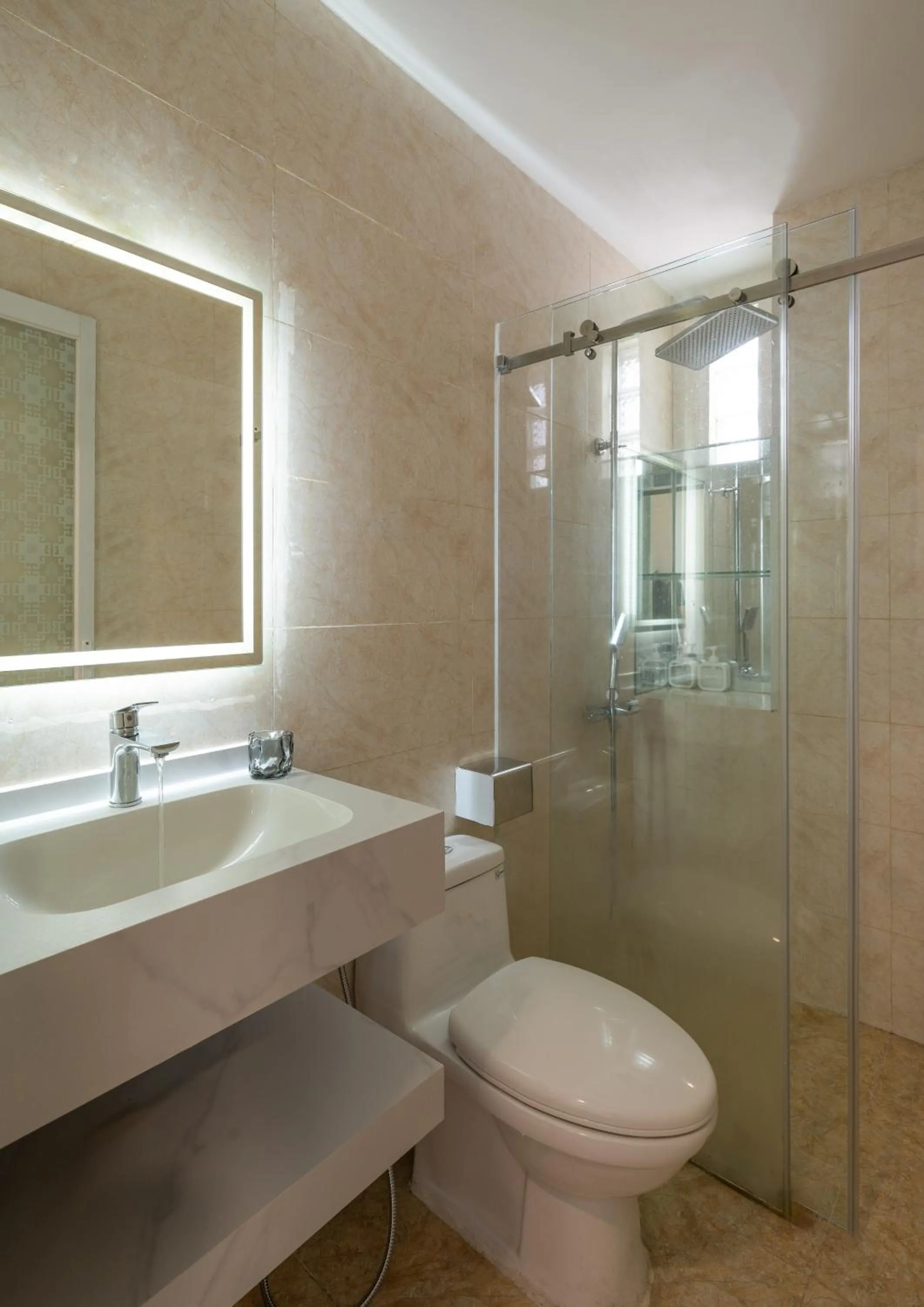 Toilet in The Cozy Inn Hotel Ho Chi Minh