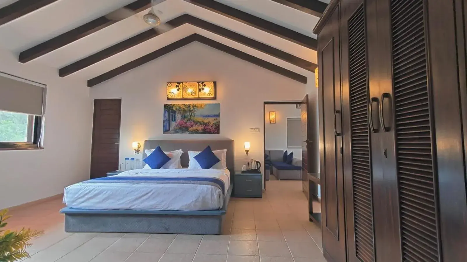 Photo of the whole room, Bed in La Sunila suites Baga by WSI Photo of the whole room, Bed in La Sunila suites Baga by WSI