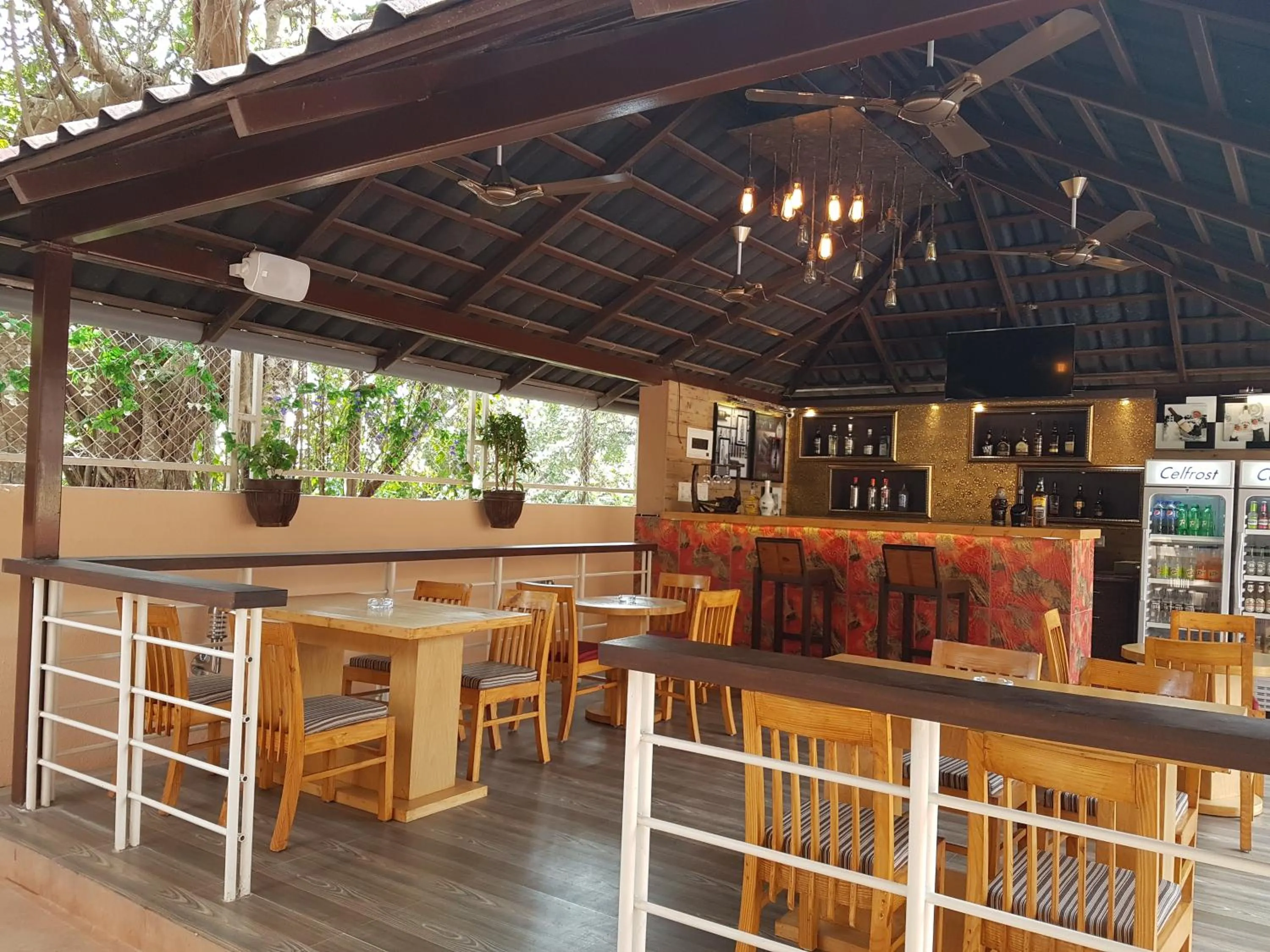 Restaurant/places to eat in La Sunila suites Baga by WSI