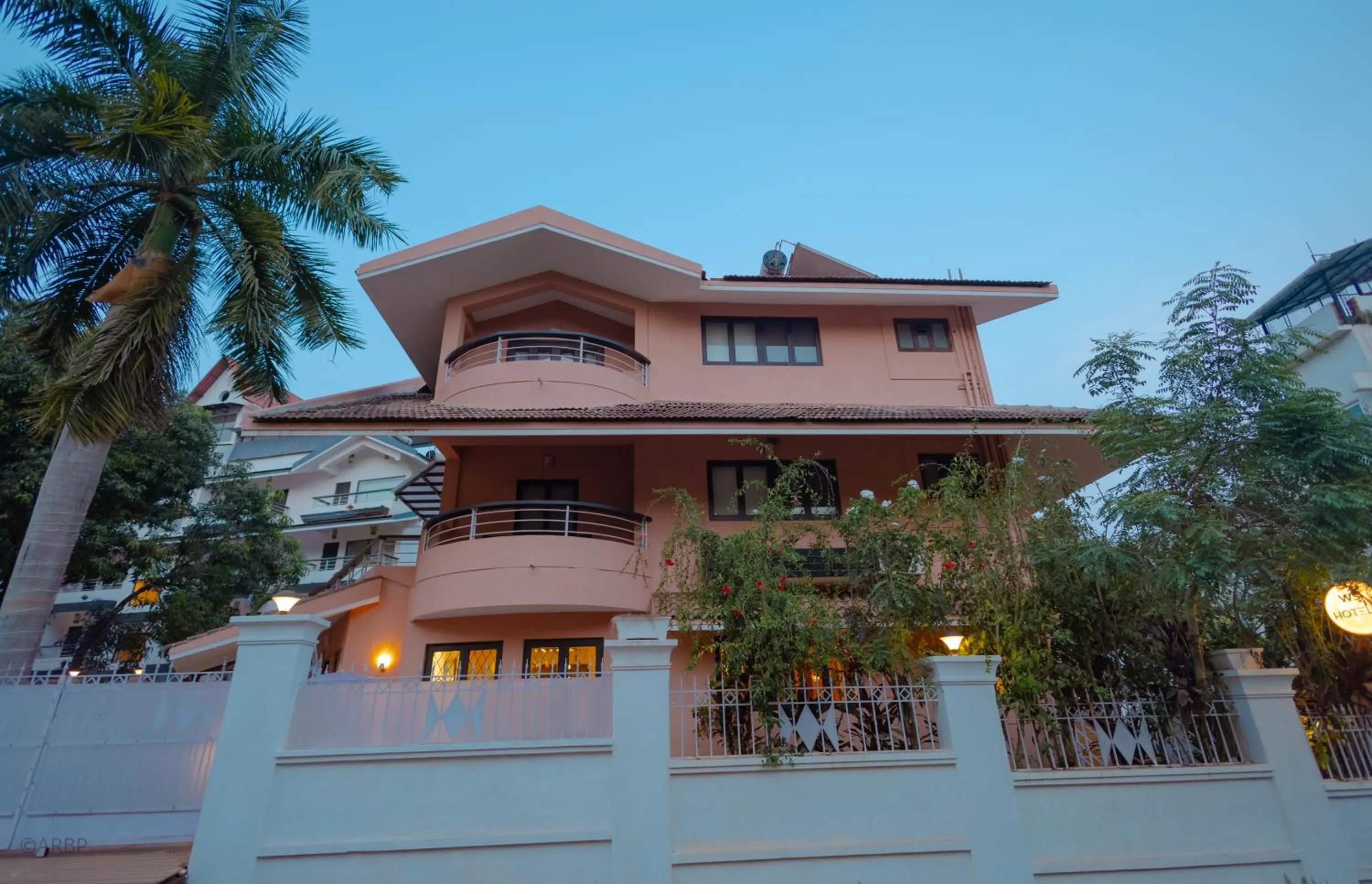 Property building in La Sunila suites Baga by WSI