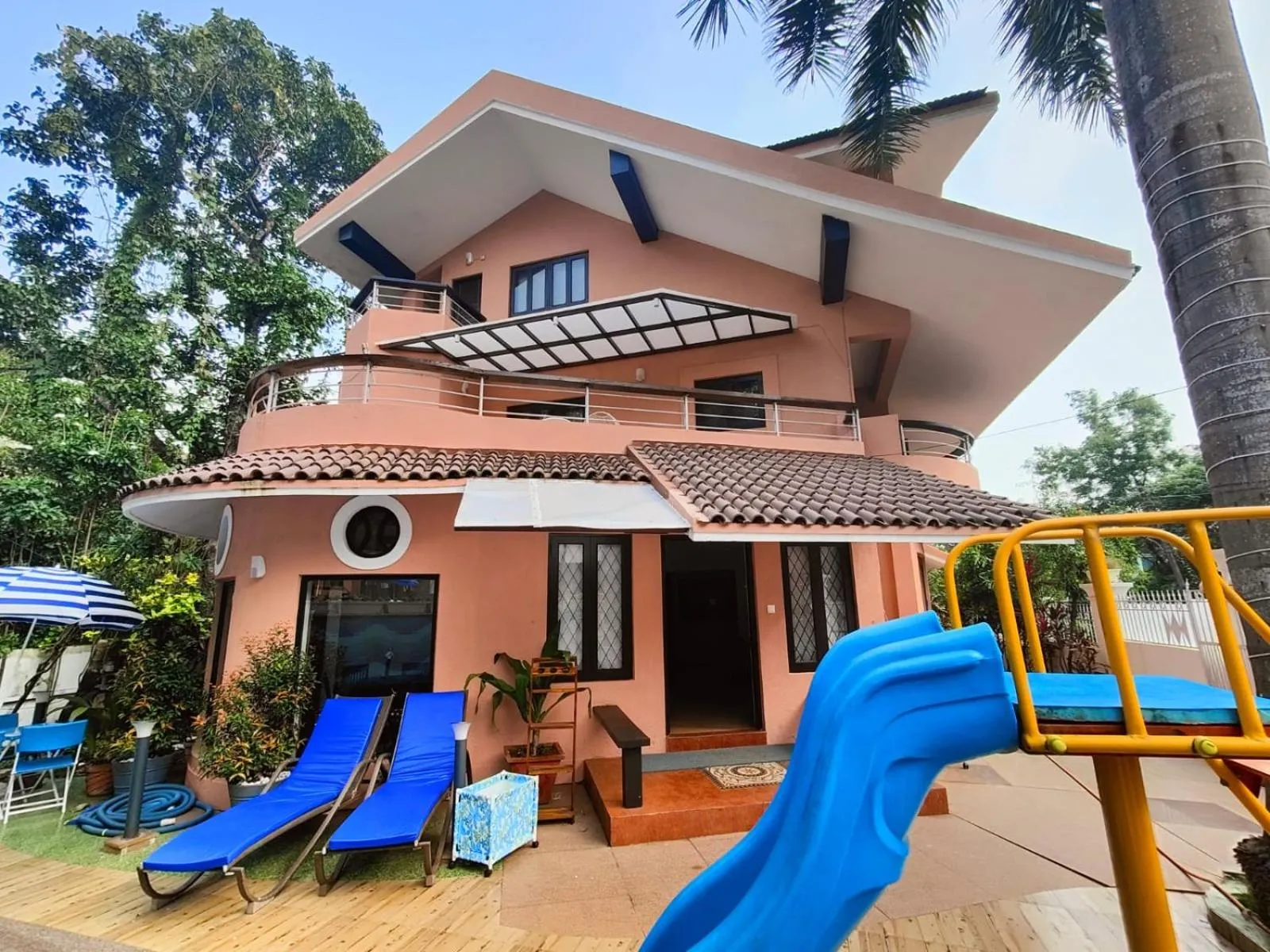 Property building in La Sunila suites Baga by WSI