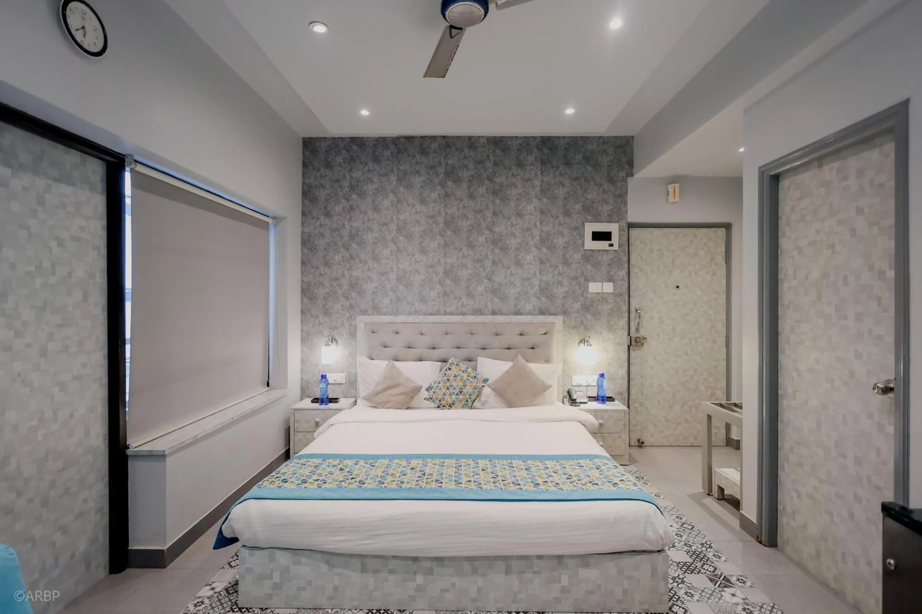 Bed in La Sunila suites Baga by WSI