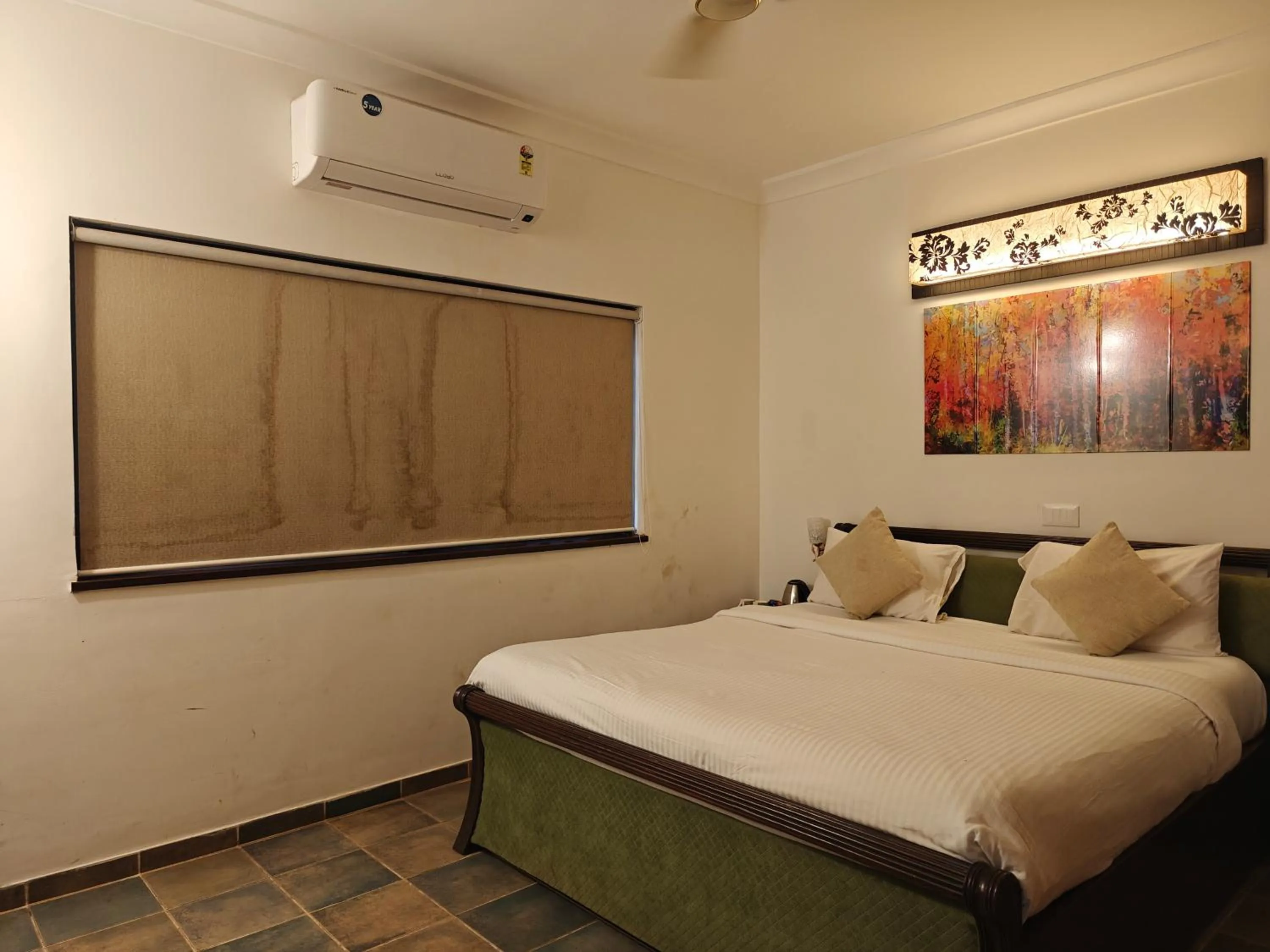 Bed in La Sunila suites Baga by WSI