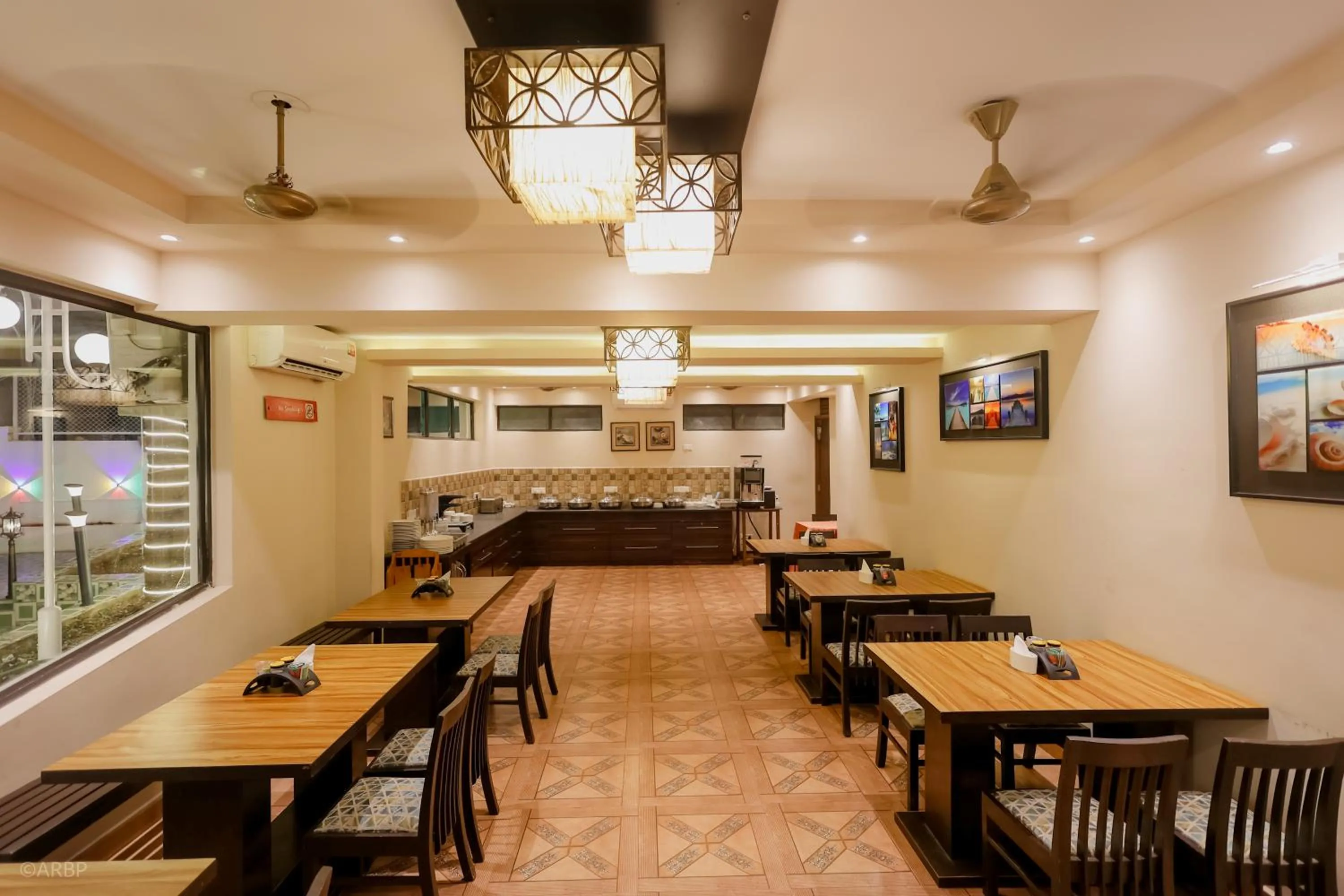 Restaurant/places to eat in La Sunila suites Baga by WSI