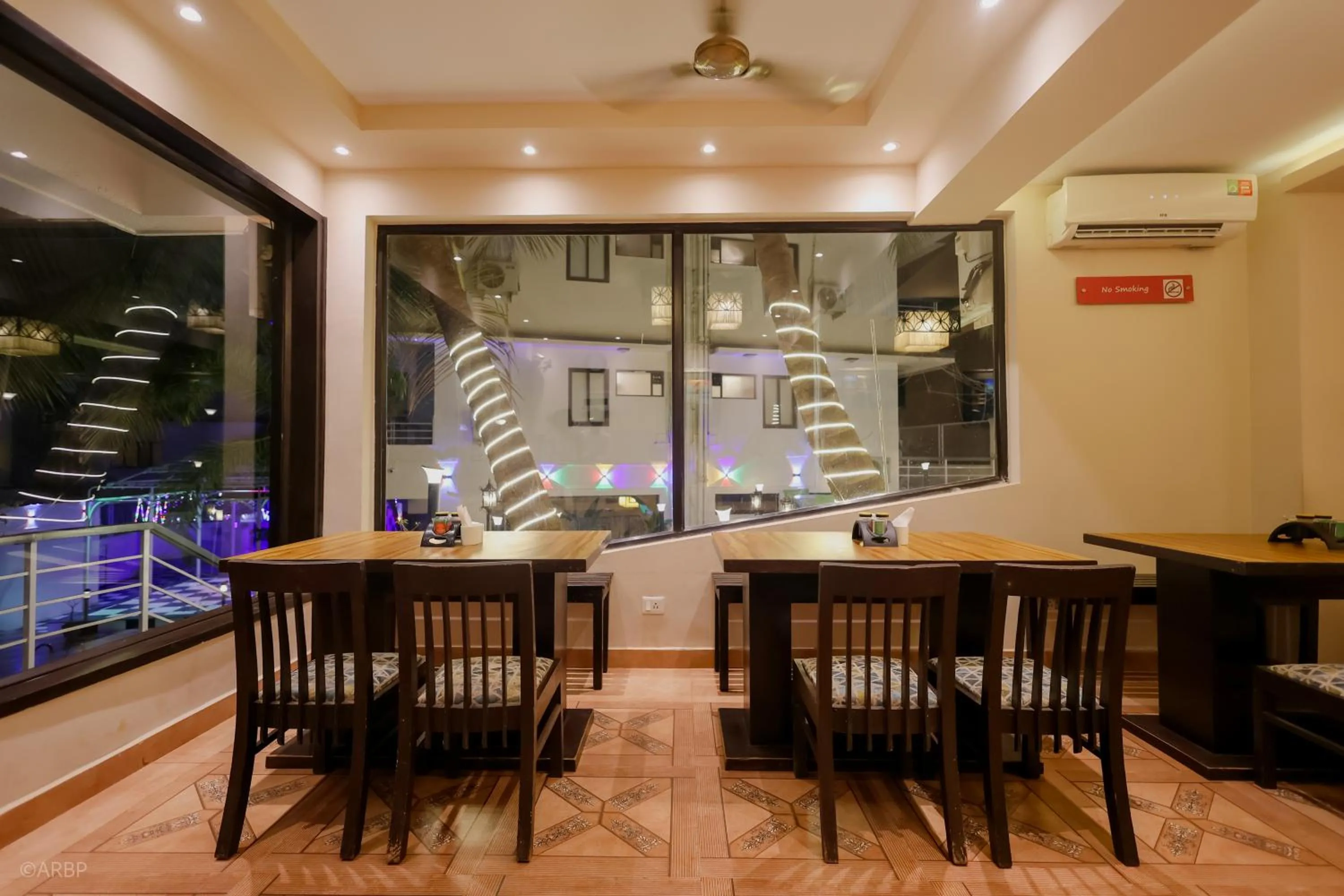 Seating area in La Sunila suites Baga by WSI