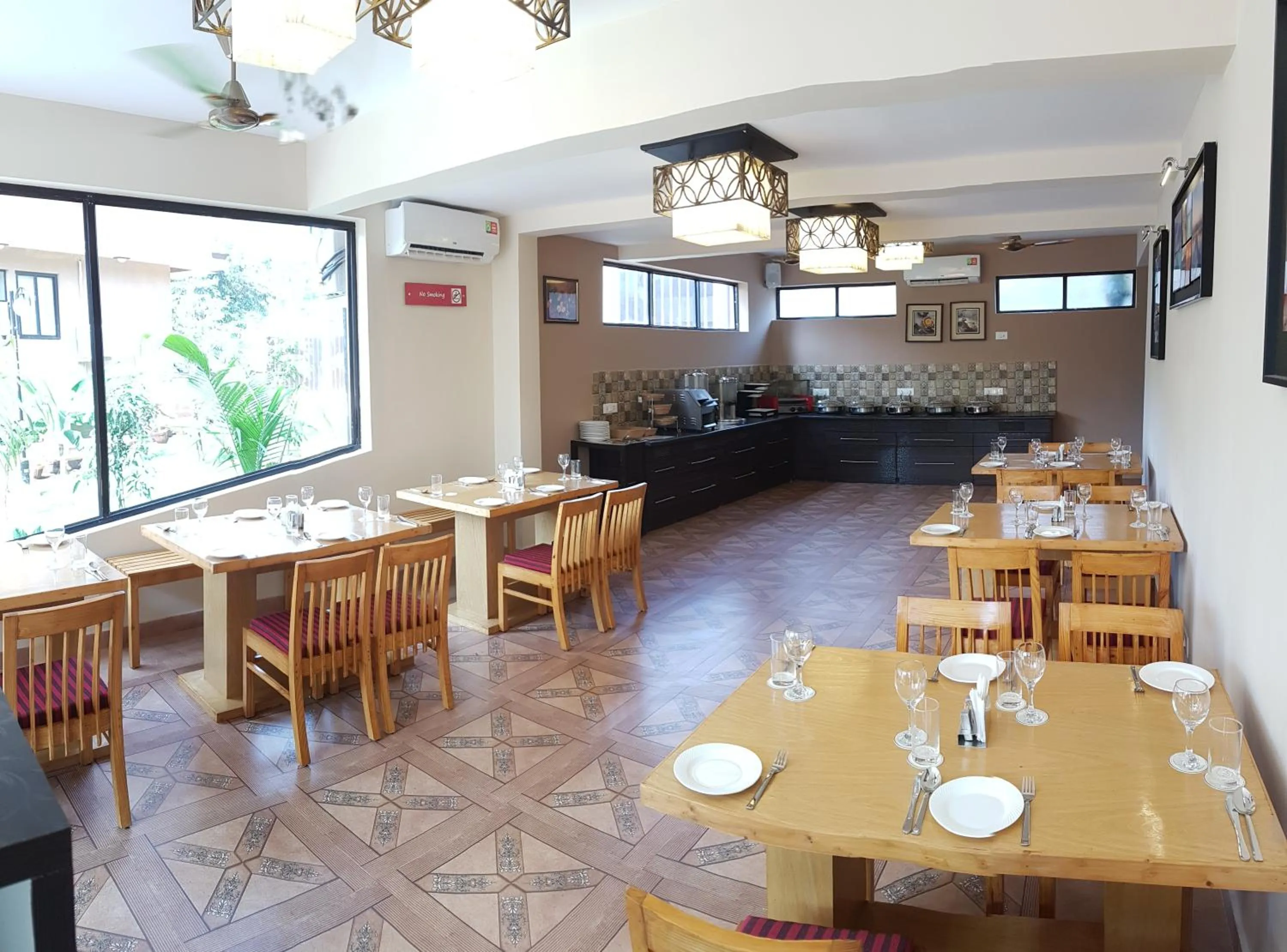 Restaurant/places to eat in La Sunila suites Baga by WSI