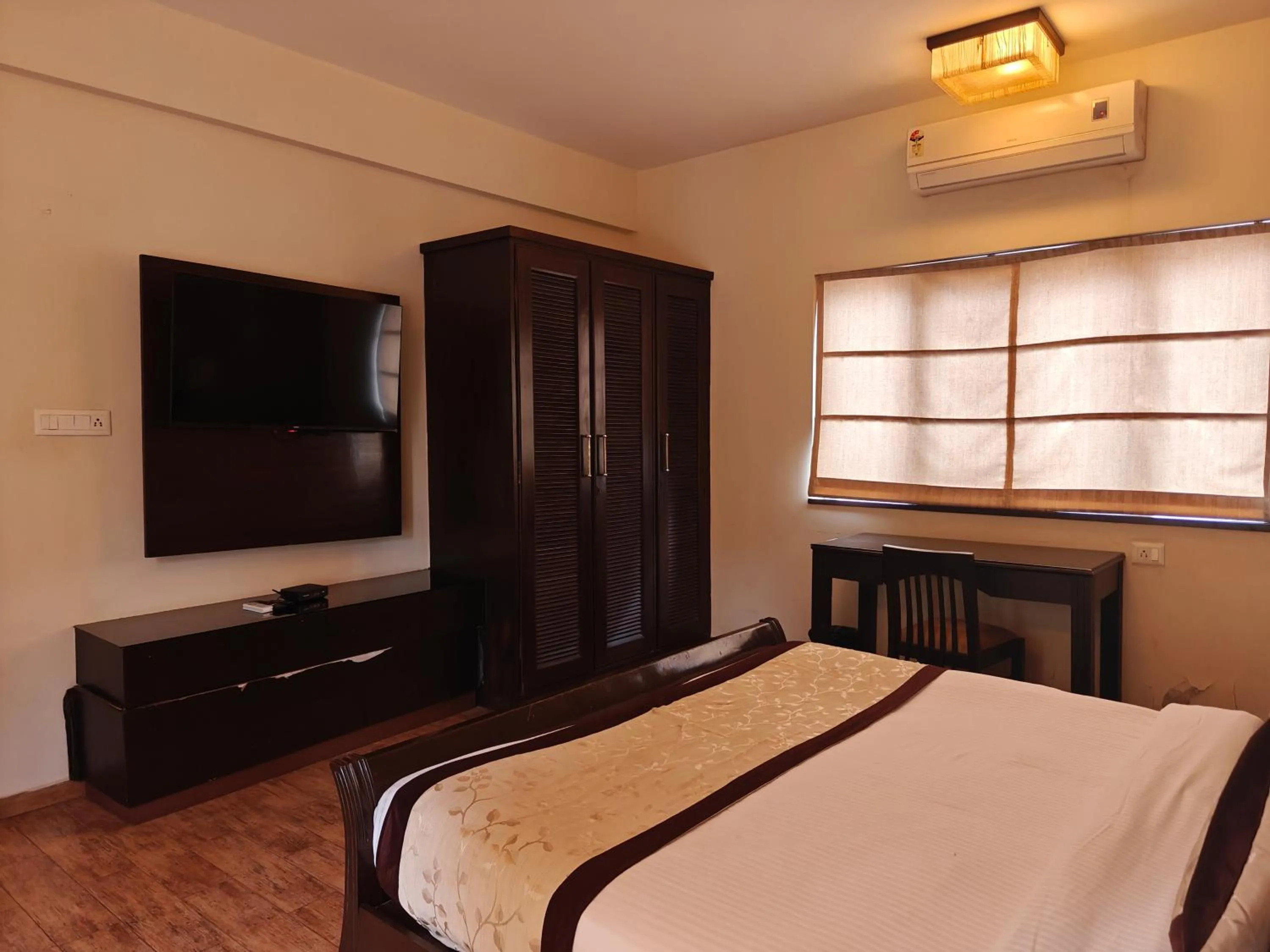 TV and multimedia, Bed in La Sunila suites Baga by WSI