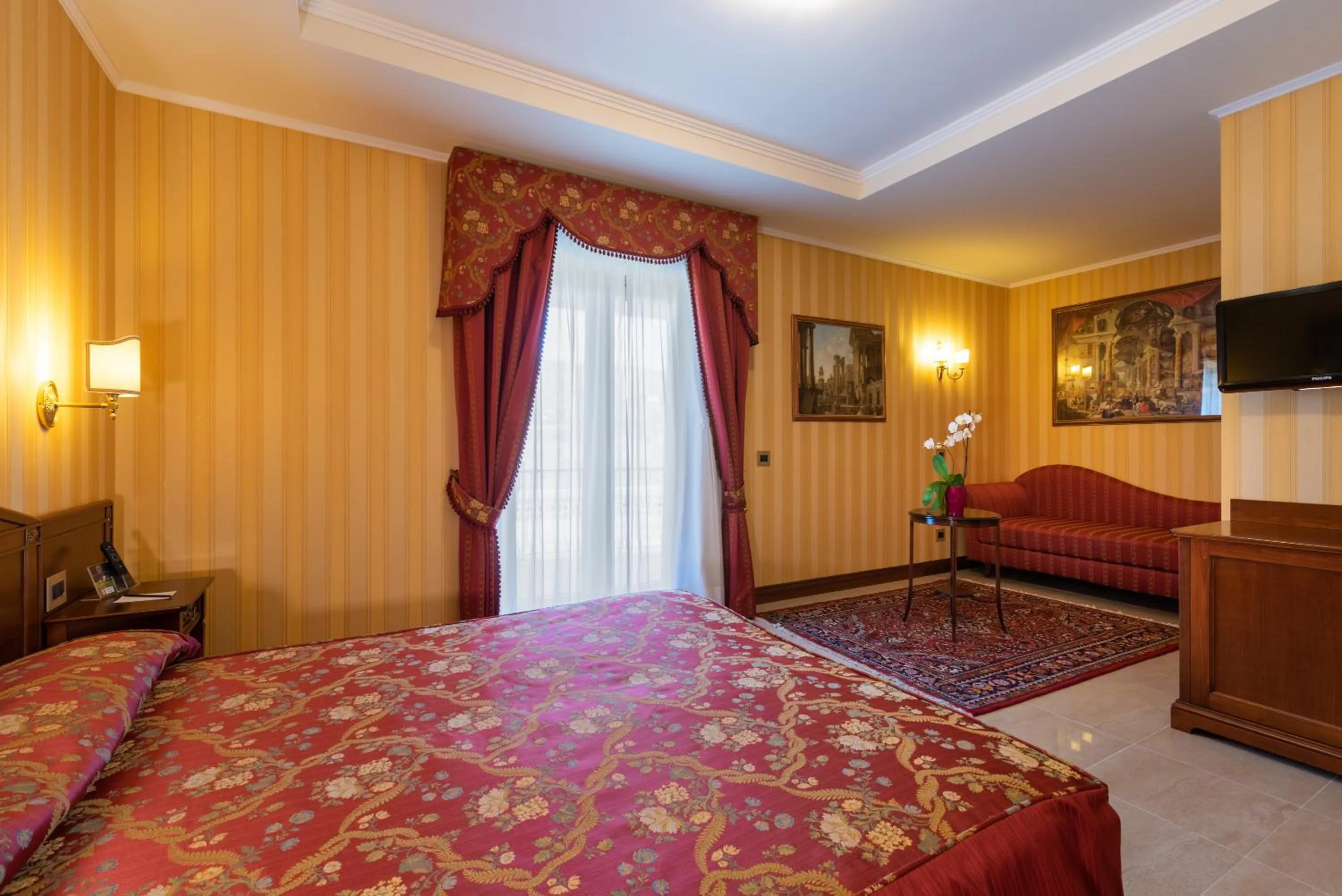 Bed in Hotel Lido - Beach and Palace